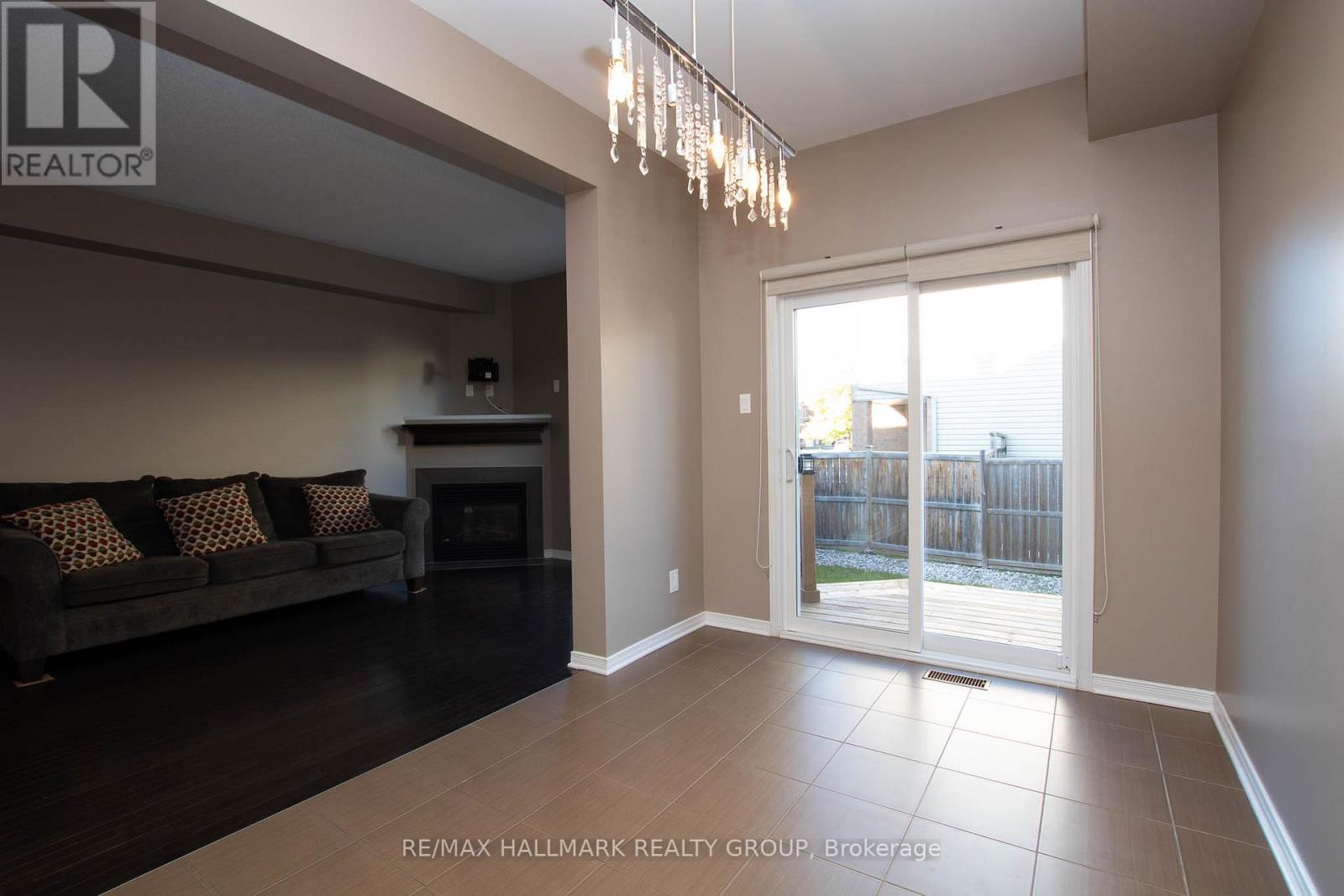 917 Torovin Private, Ottawa, Ontario  K1B 0A4 - Photo 17 - X12661748