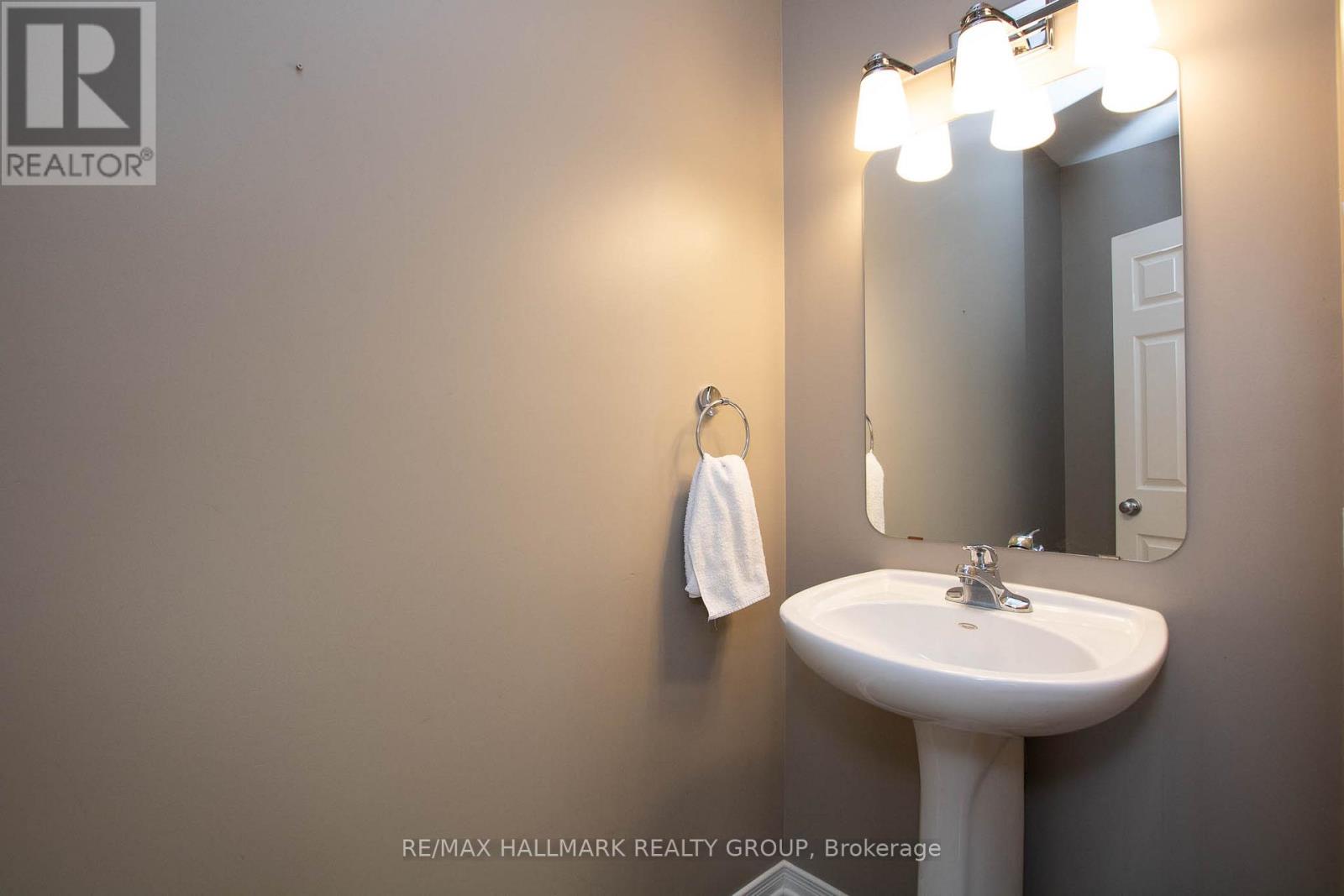 917 Torovin Private, Ottawa, Ontario  K1B 0A4 - Photo 19 - X12661748