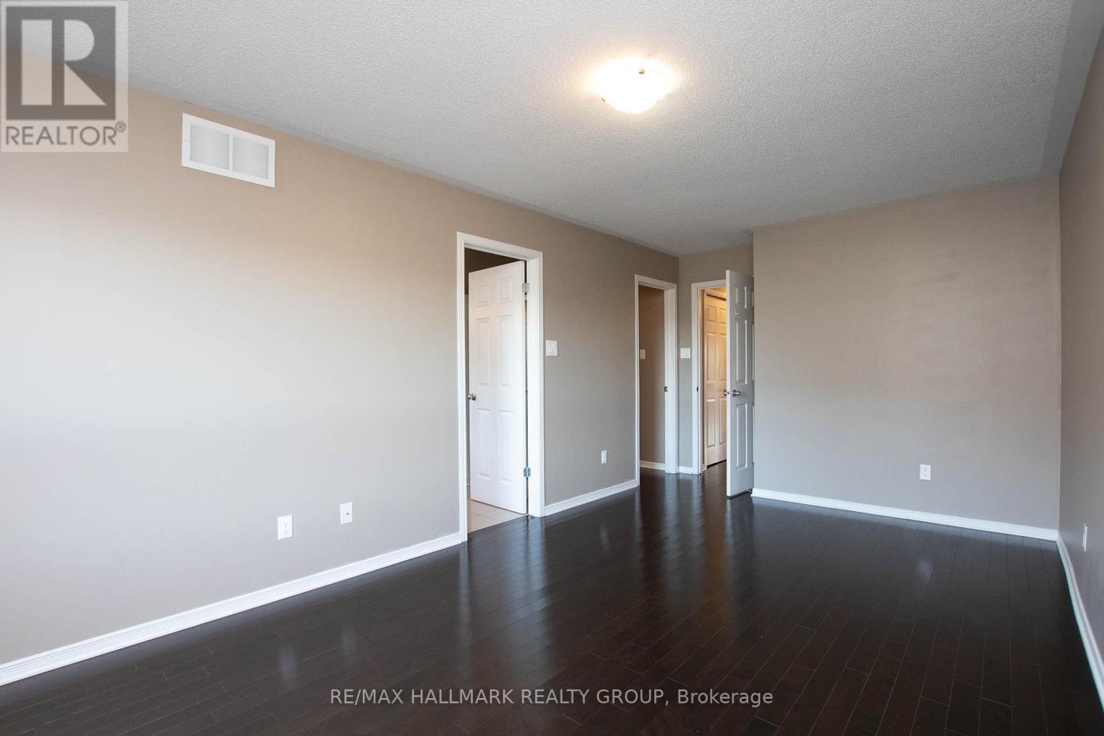 917 Torovin Private, Ottawa, Ontario  K1B 0A4 - Photo 22 - X12661748