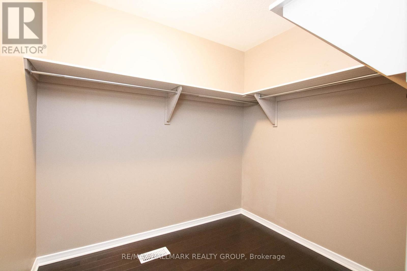 917 Torovin Private, Ottawa, Ontario  K1B 0A4 - Photo 25 - X12661748