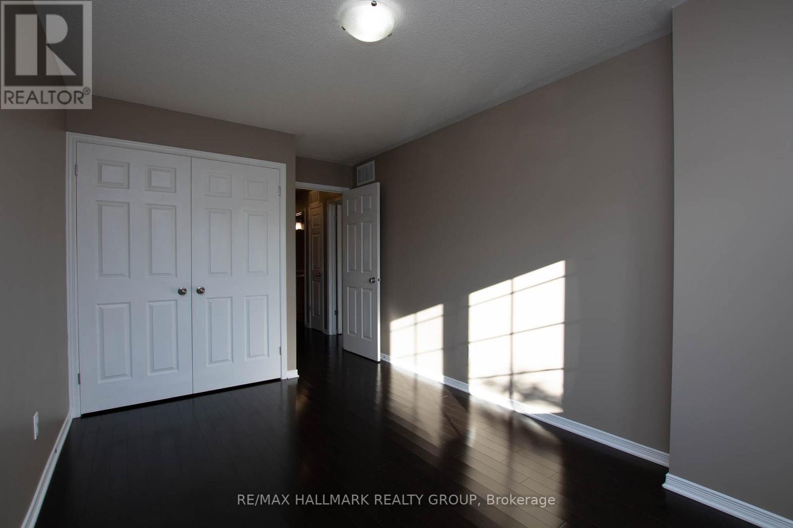 917 Torovin Private, Ottawa, Ontario  K1B 0A4 - Photo 27 - X12661748