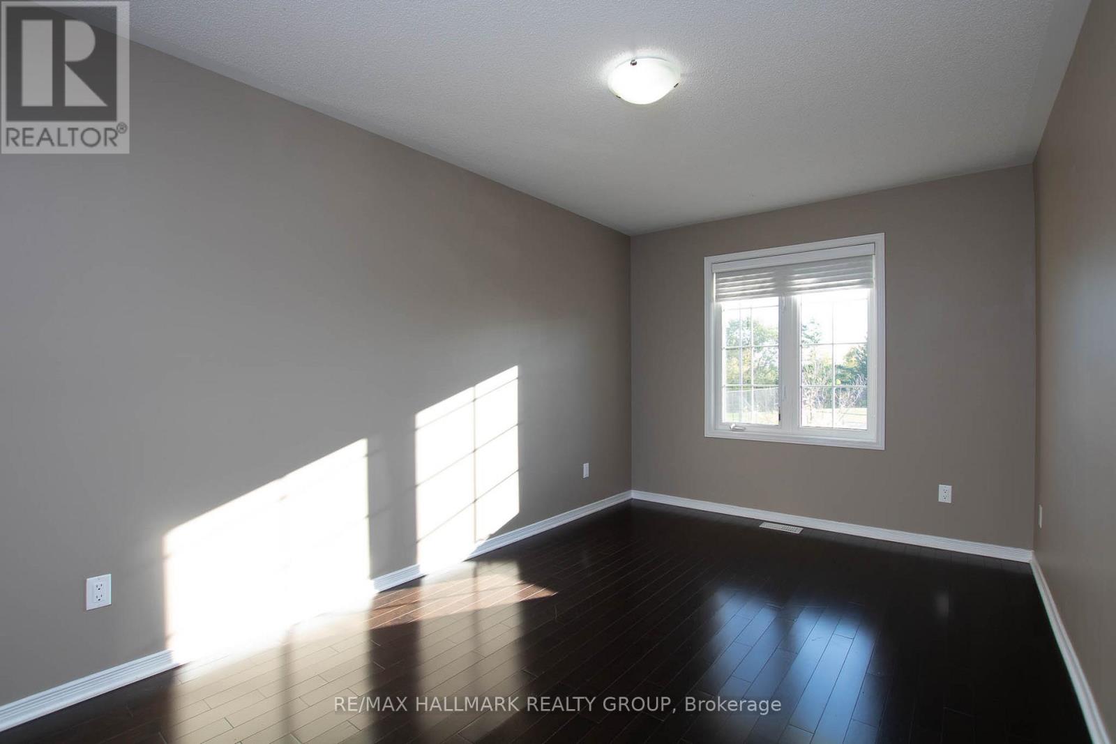 917 Torovin Private, Ottawa, Ontario  K1B 0A4 - Photo 30 - X12661748