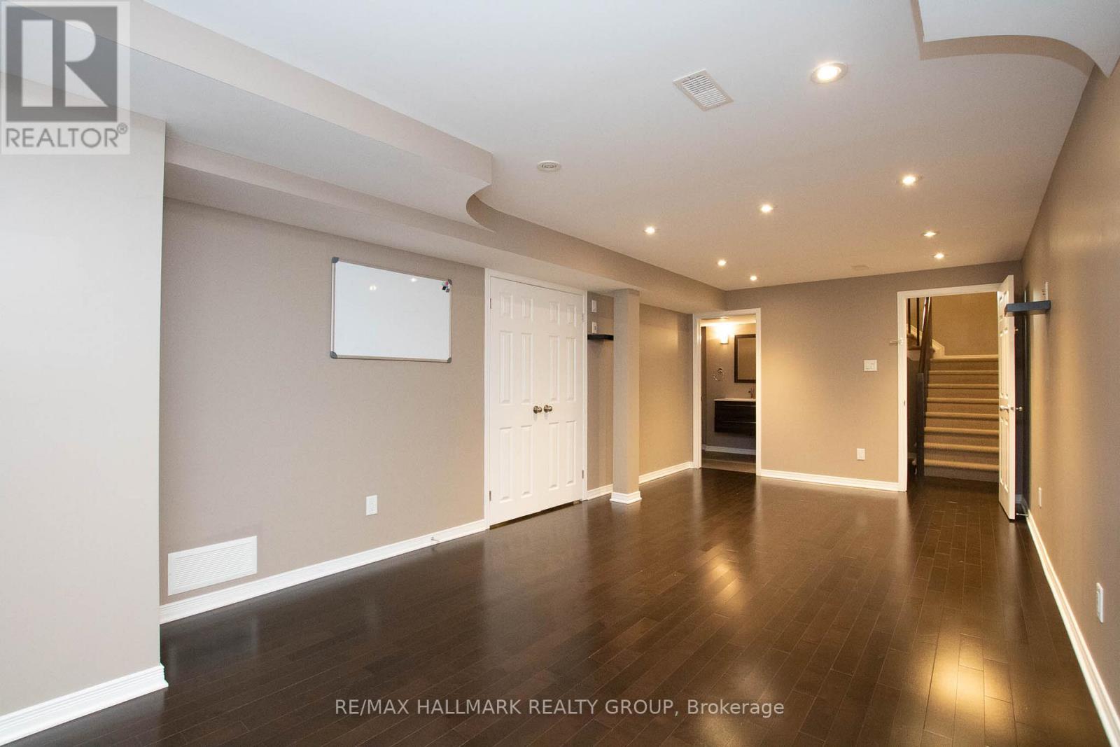 917 Torovin Private, Ottawa, Ontario  K1B 0A4 - Photo 35 - X12661748