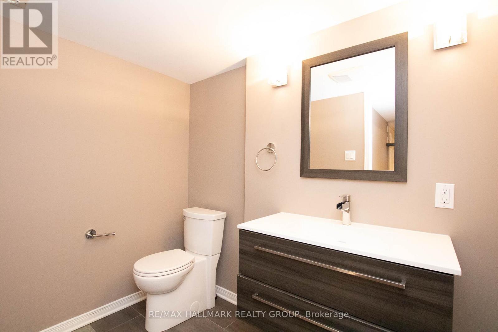 917 Torovin Private, Ottawa, Ontario  K1B 0A4 - Photo 36 - X12661748