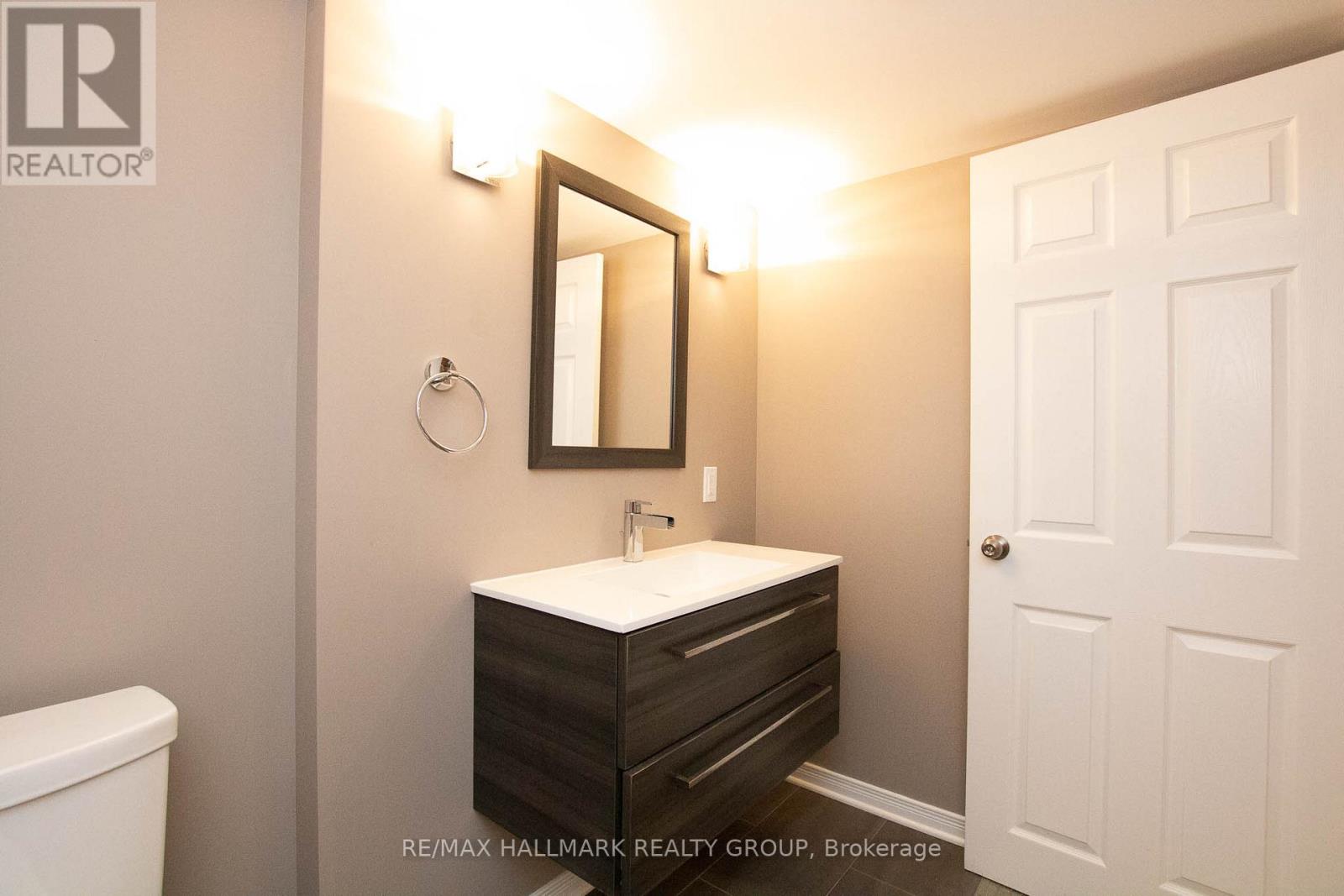 917 Torovin Private, Ottawa, Ontario  K1B 0A4 - Photo 37 - X12661748