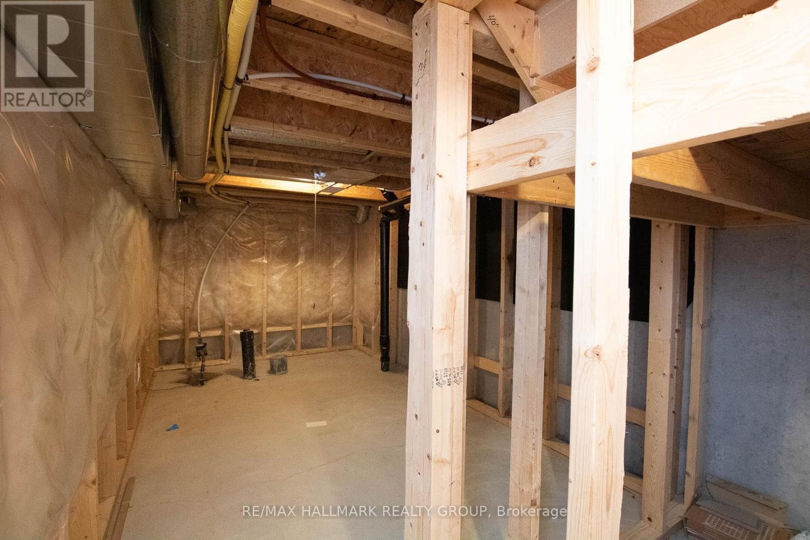 917 Torovin Private, Ottawa, Ontario  K1B 0A4 - Photo 39 - X12661748