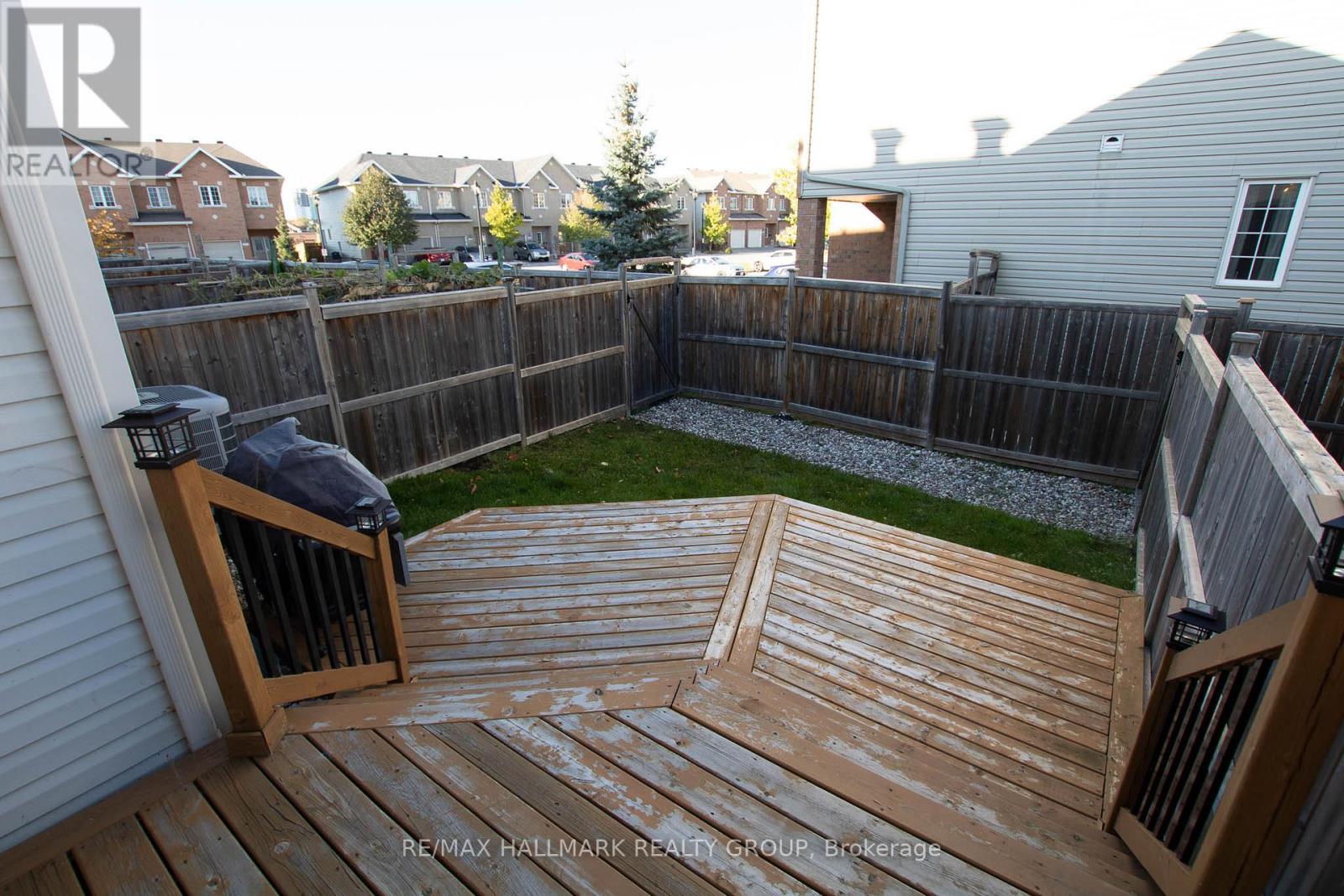 917 Torovin Private, Ottawa, Ontario  K1B 0A4 - Photo 40 - X12661748