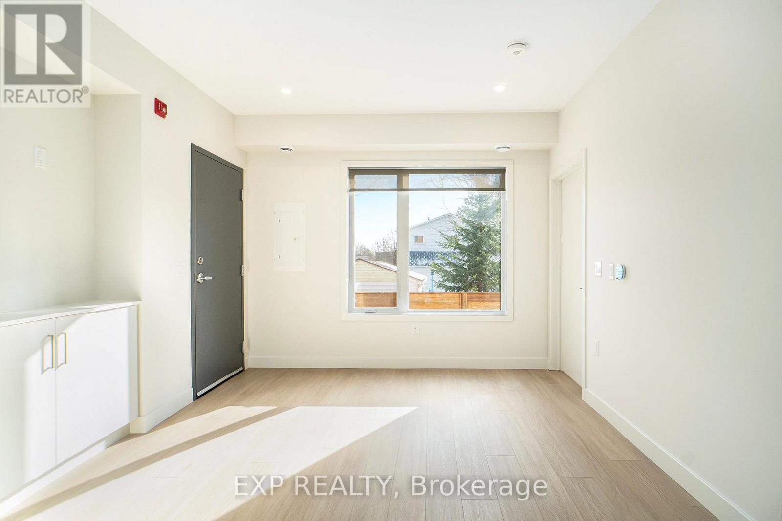 158 Laval Street, Ottawa, Ontario  K1L 7Z4 - Photo 3 - X12661758