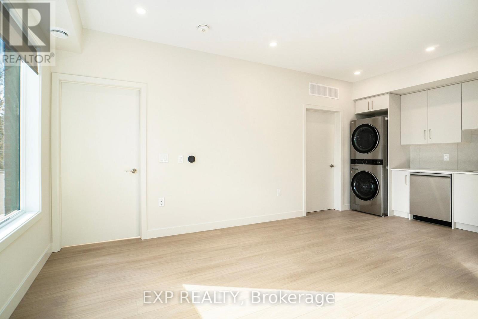 158 Laval Street, Ottawa, Ontario  K1L 7Z4 - Photo 4 - X12661758