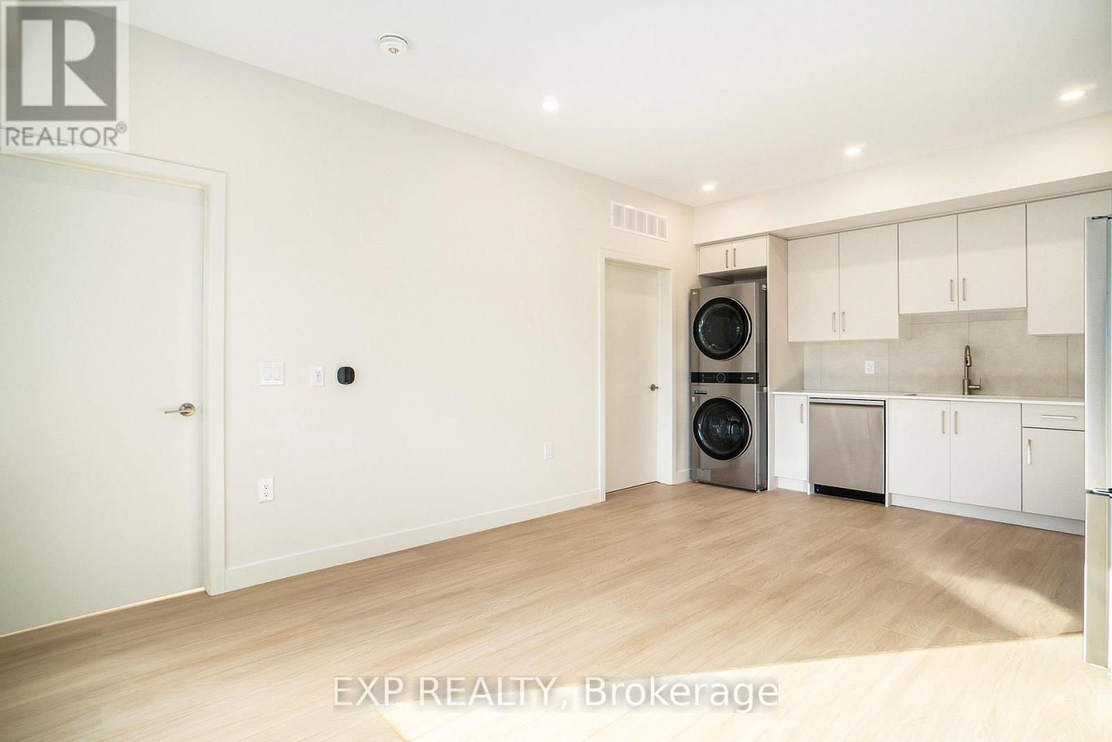 158 Laval Street, Ottawa, Ontario  K1L 7Z4 - Photo 5 - X12661758