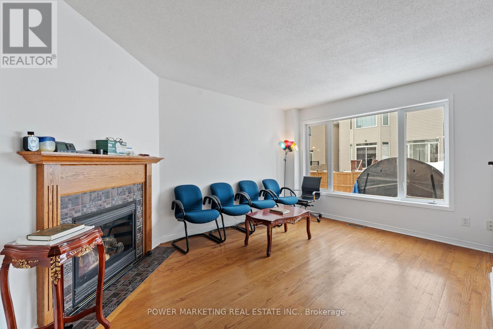 116 Esterbrook Drive, Ottawa, Ontario K1W 0A8 - Photo 6 - X12661760