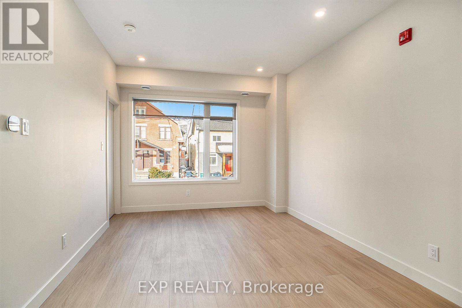 7 - 158 Laval Street, Ottawa, Ontario  K1L 7Z4 - Photo 4 - X12661764