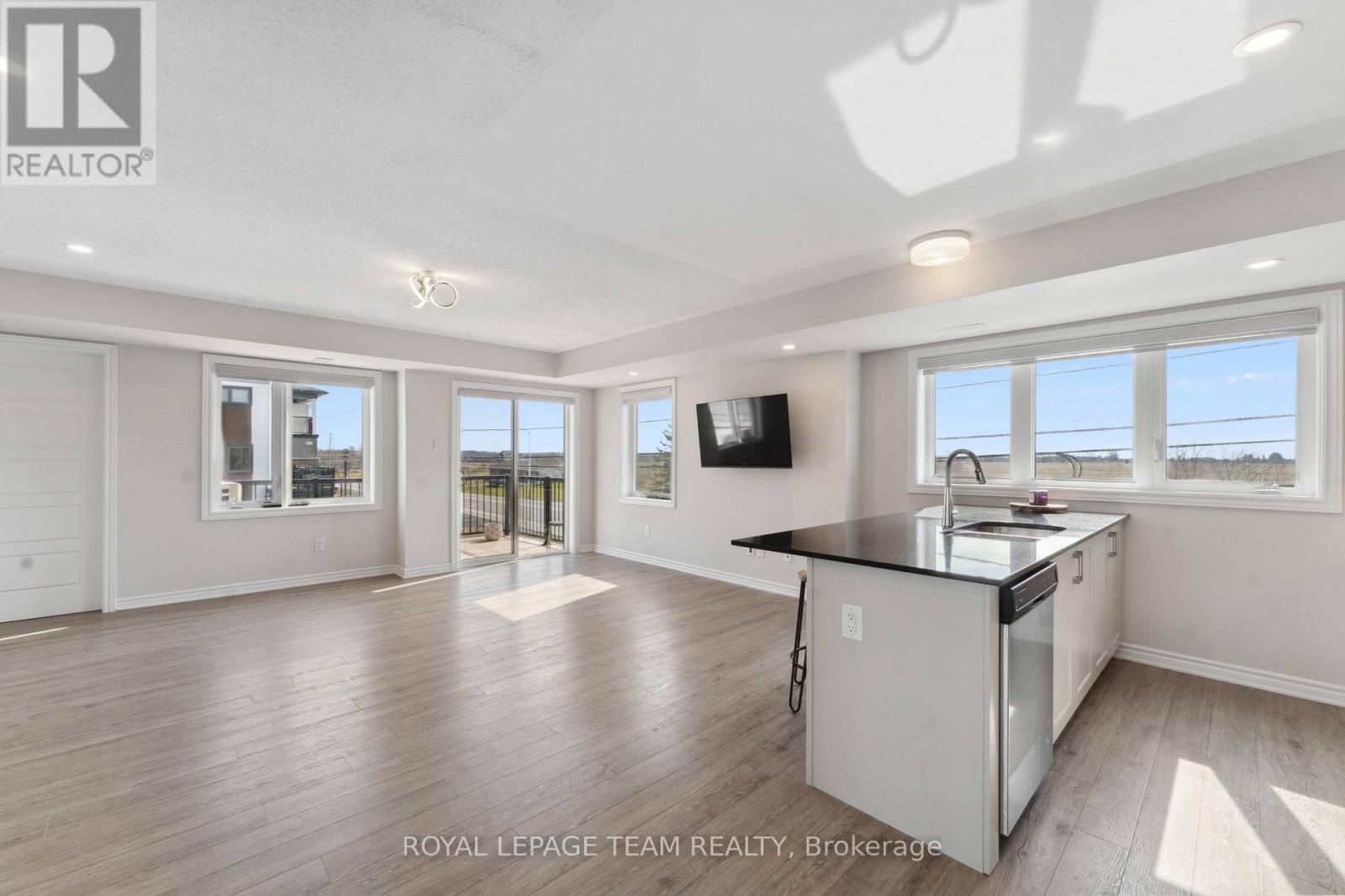 312 Lapland Private, Ottawa, Ontario  K2S 1B6 - Photo 11 - X12661806