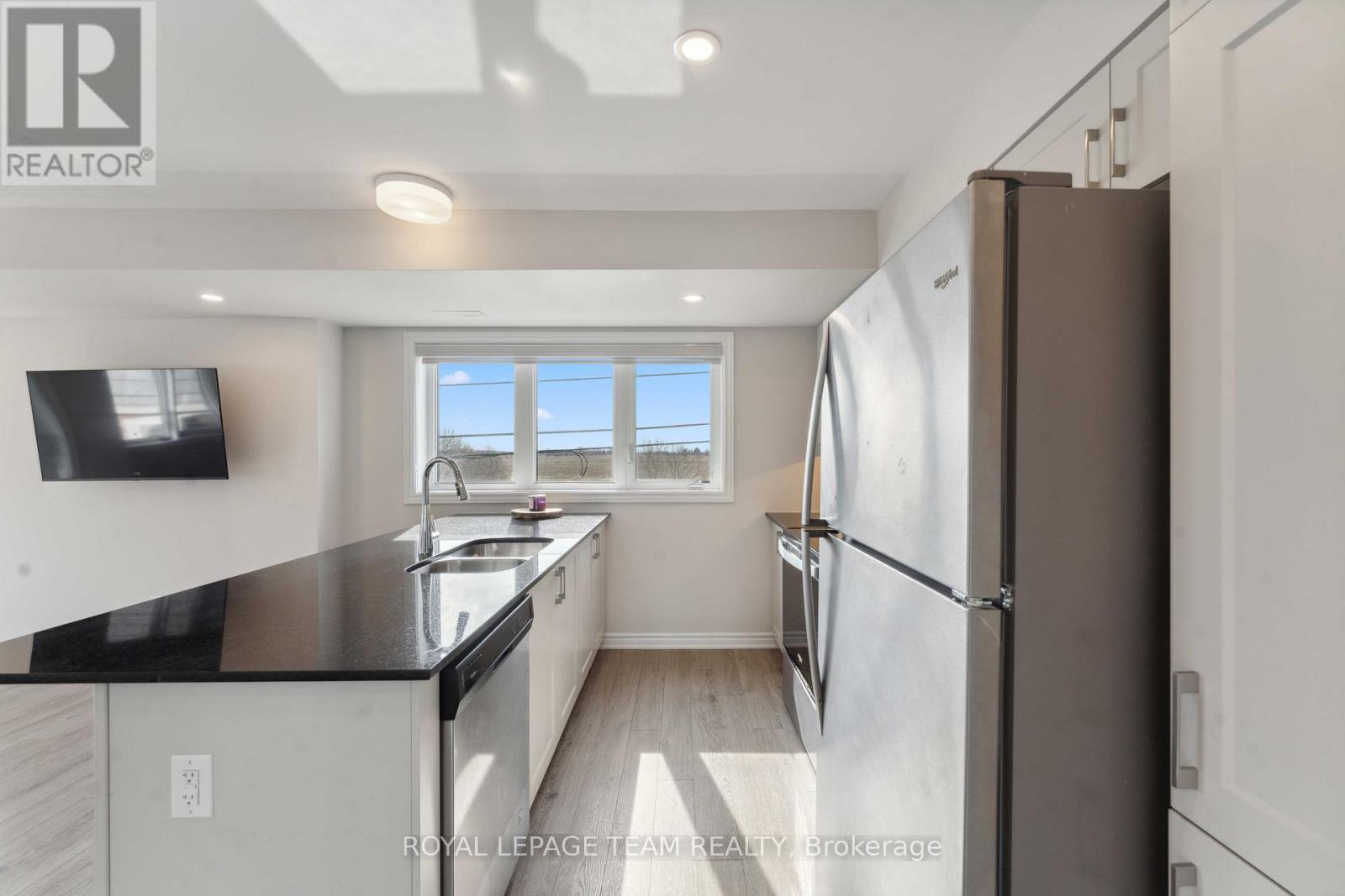 312 Lapland Private, Ottawa, Ontario  K2S 1B6 - Photo 12 - X12661806