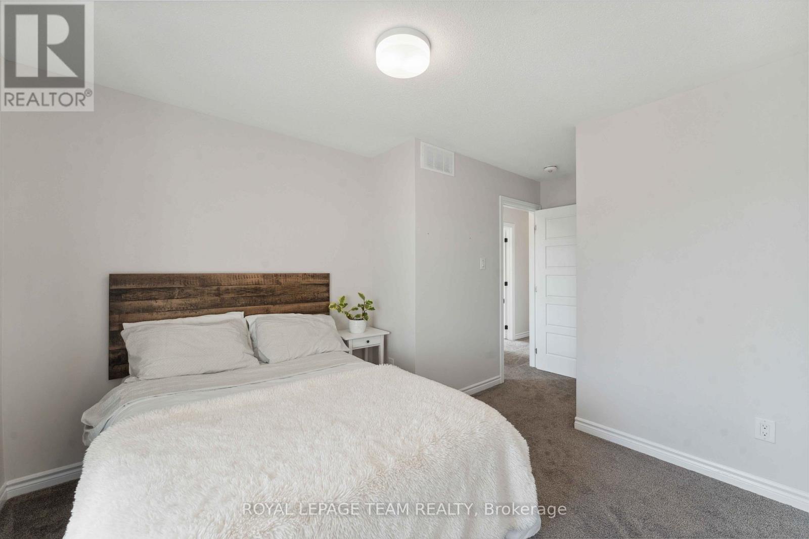 312 Lapland Private, Ottawa, Ontario  K2S 1B6 - Photo 17 - X12661806