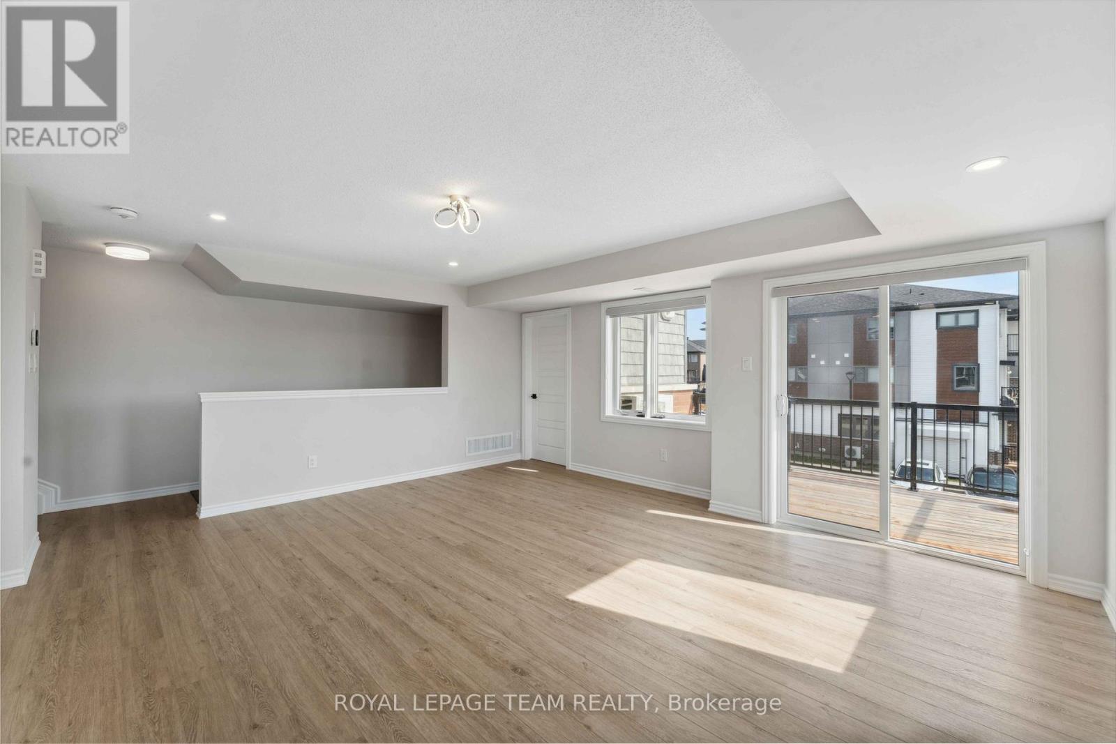 312 Lapland Private, Ottawa, Ontario  K2S 1B6 - Photo 8 - X12661806