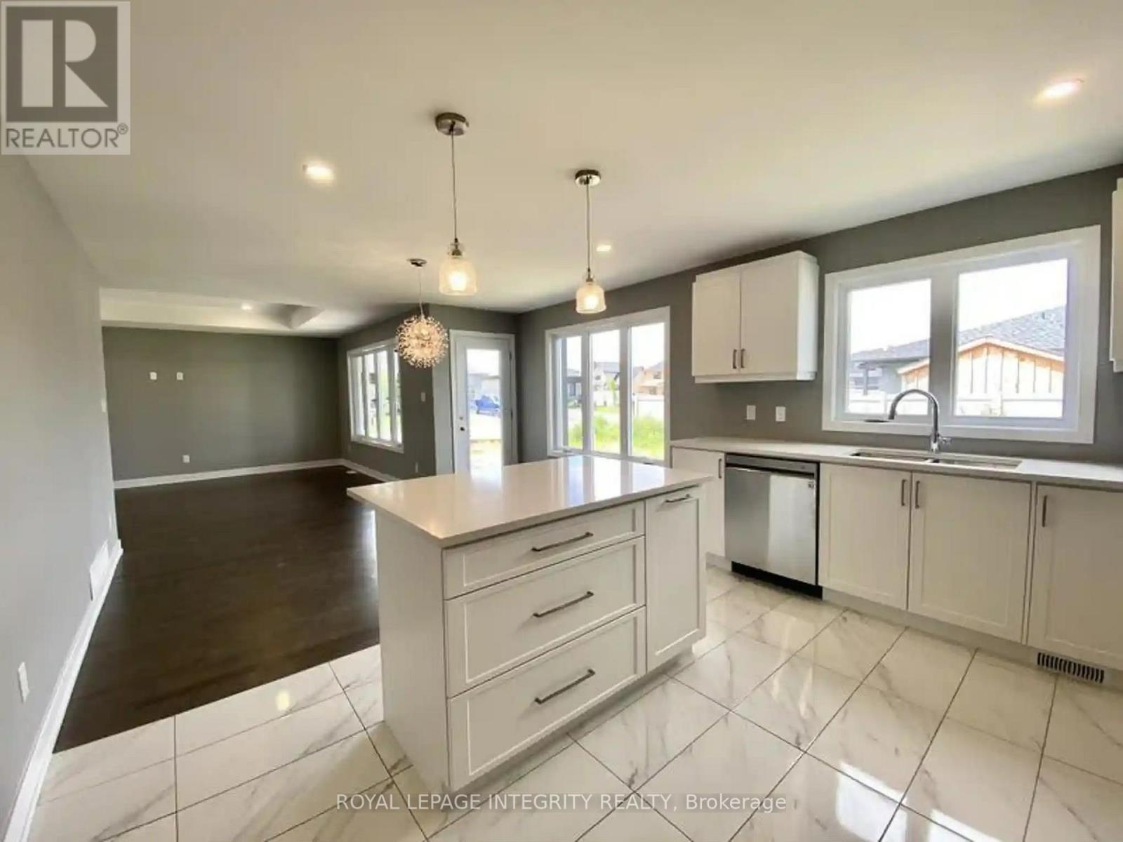 187 Hybrid Street, Russell, Ontario  K0A 1W0 - Photo 7 - X12661840