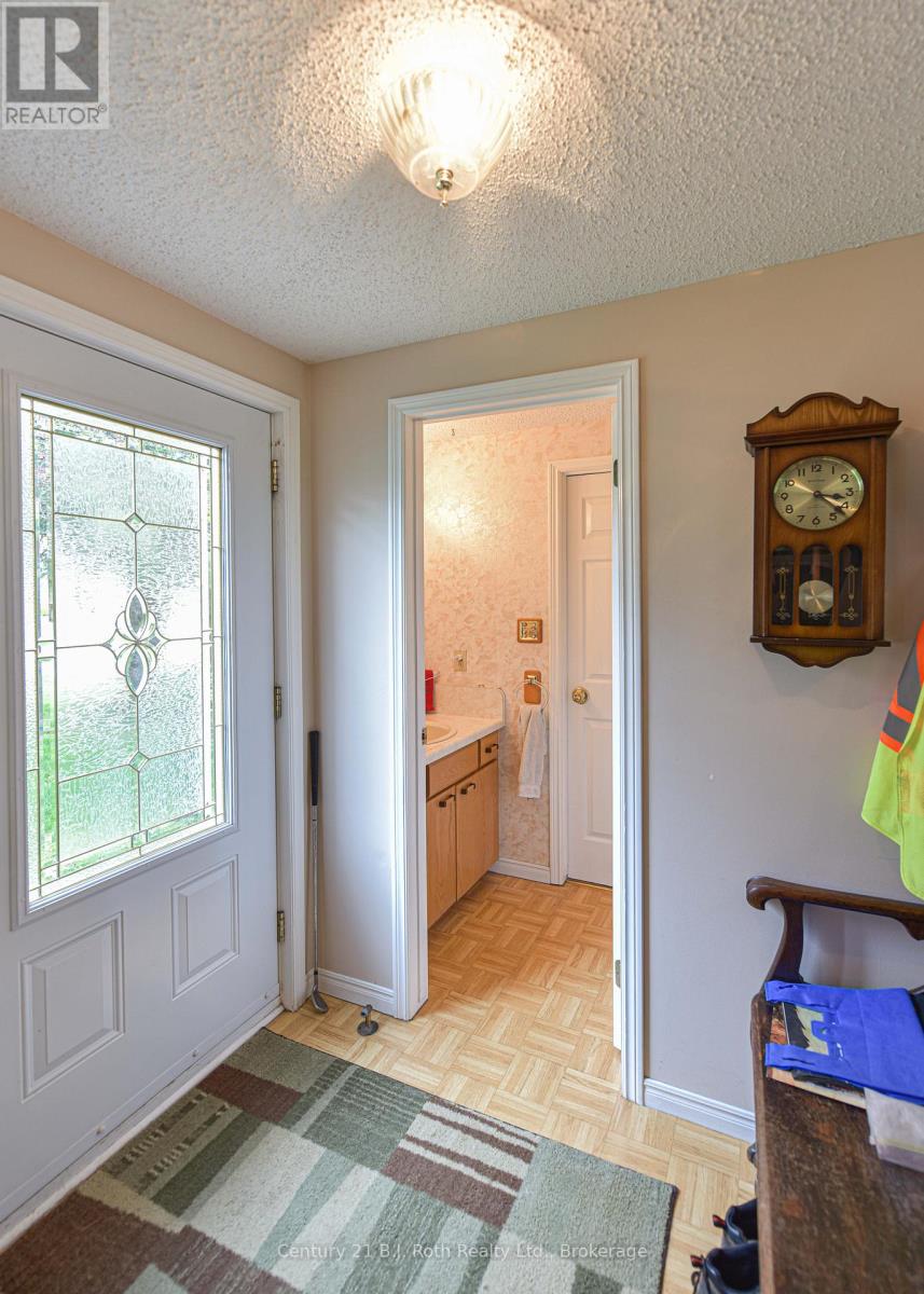 56 Tecumseth Pines Drive, New Tecumseth, Ontario  L0G 1W0 - Photo 15 - N12377199