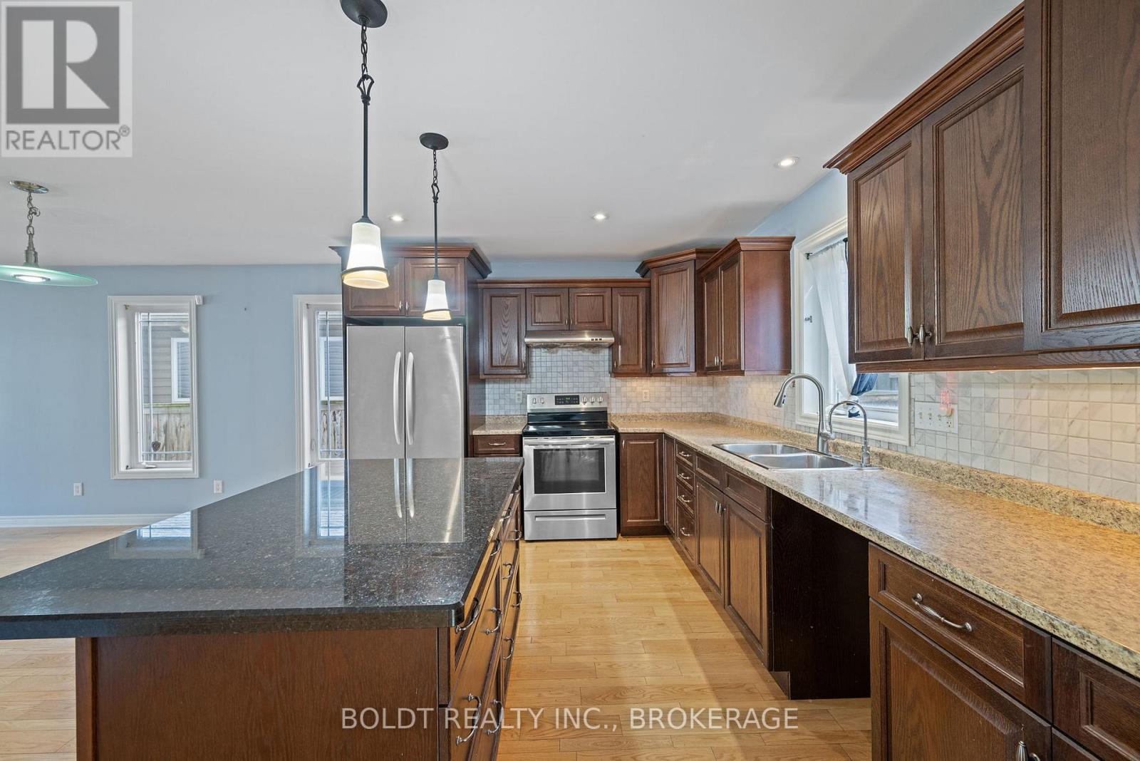 34 Fitzgerald Street E, St. Catharines, Ontario  L2R 0A4 - Photo 10 - X12662066