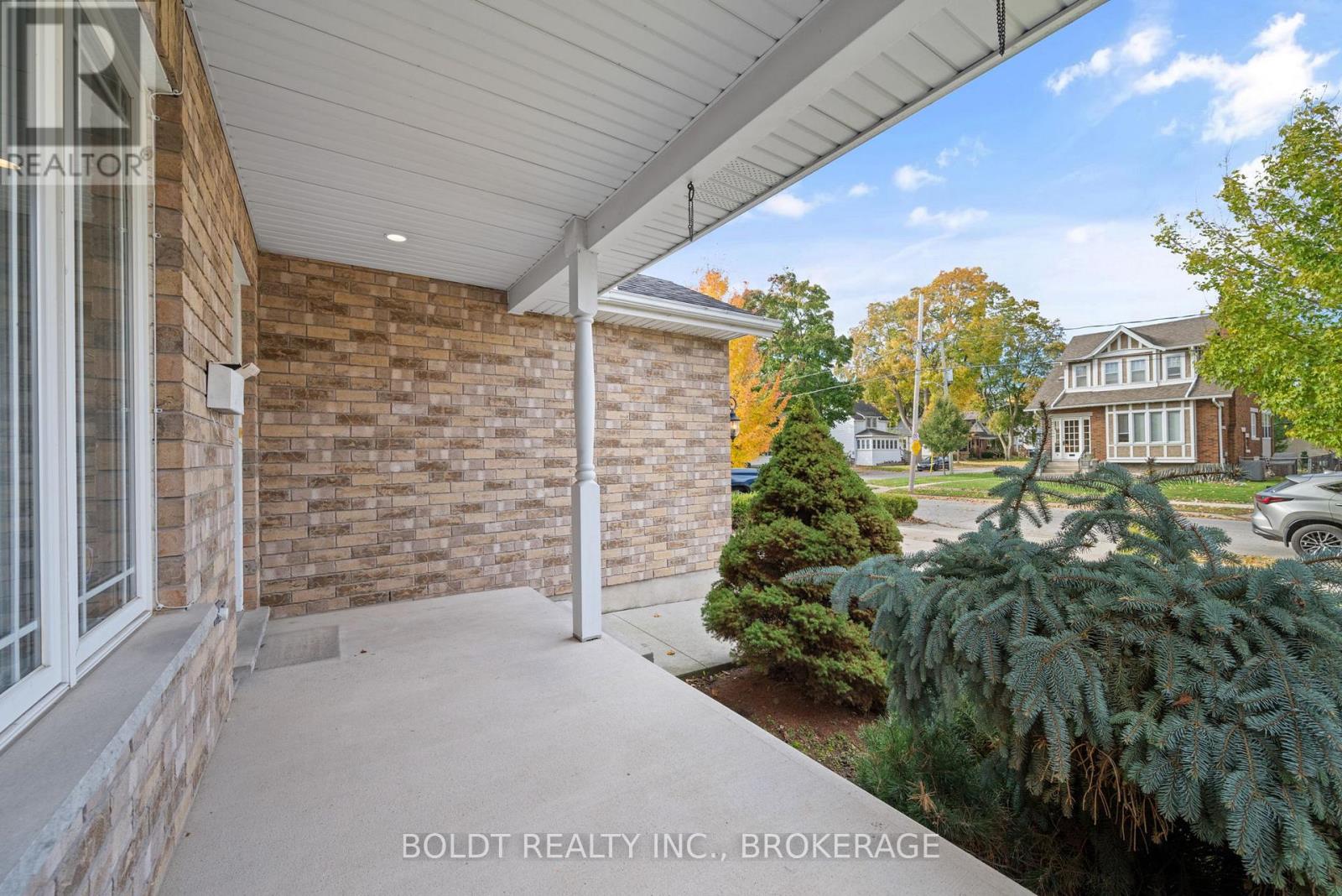 34 Fitzgerald Street E, St. Catharines, Ontario  L2R 0A4 - Photo 3 - X12662066