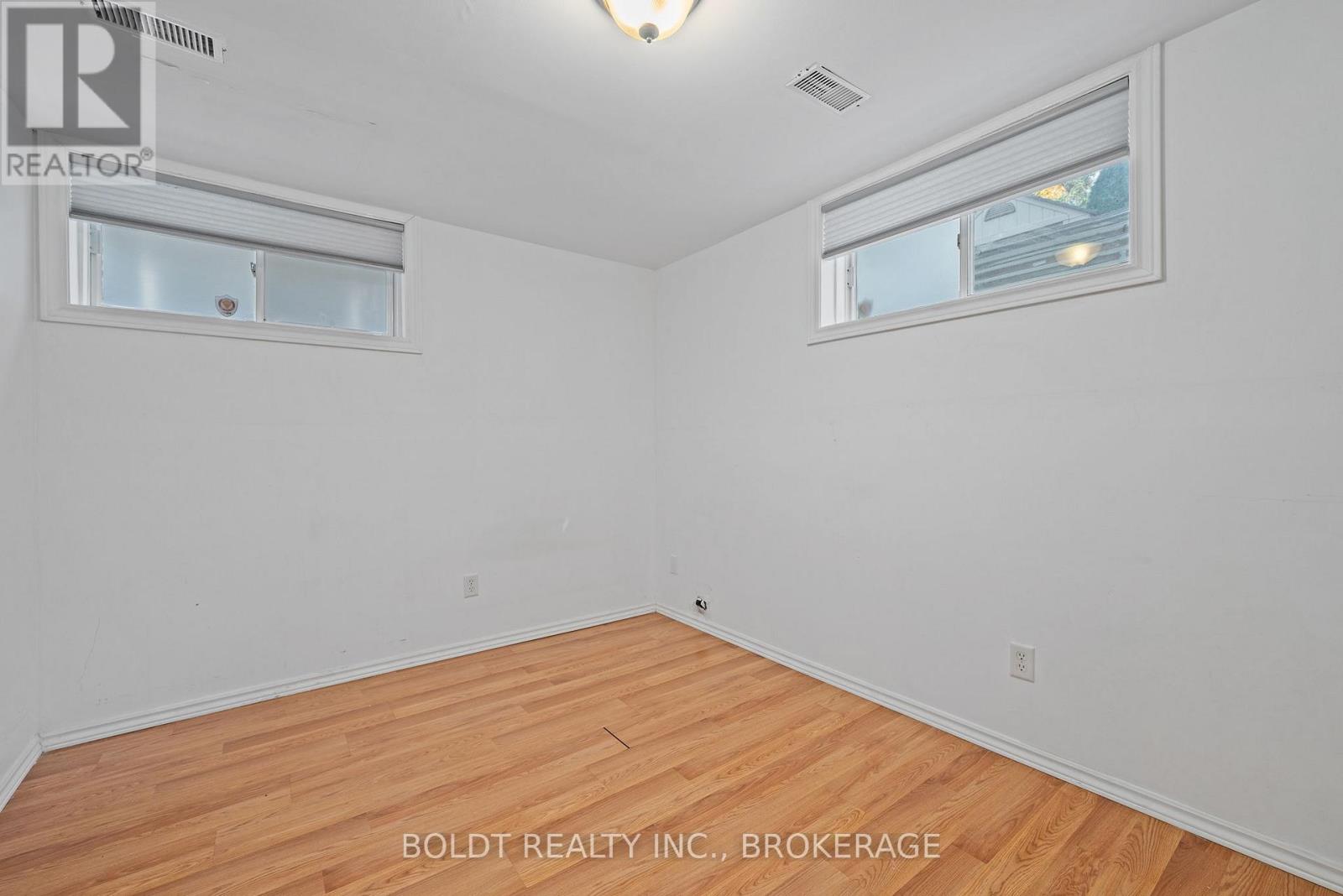 34 Fitzgerald Street E, St. Catharines, Ontario  L2R 0A4 - Photo 31 - X12662066