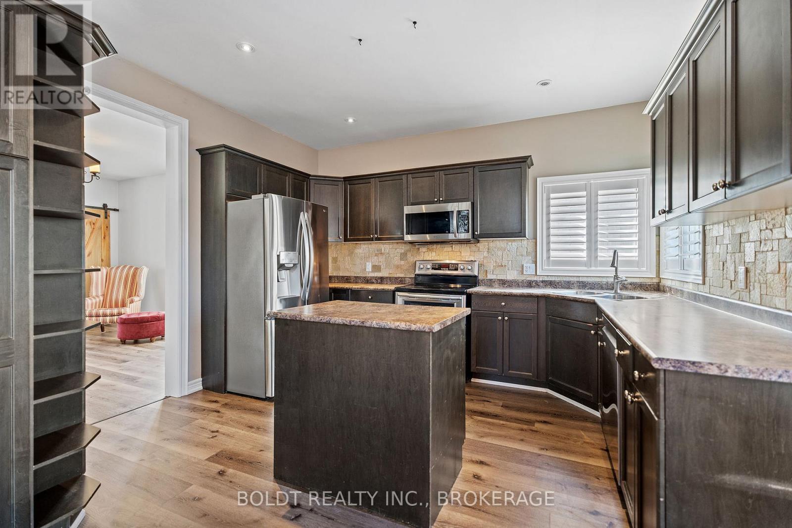 8114 Windsong Drive, Niagara Falls, Ontario  L2H 3M4 - Photo 10 - X12662088