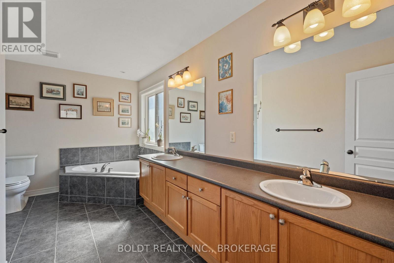 8114 Windsong Drive, Niagara Falls, Ontario  L2H 3M4 - Photo 20 - X12662088