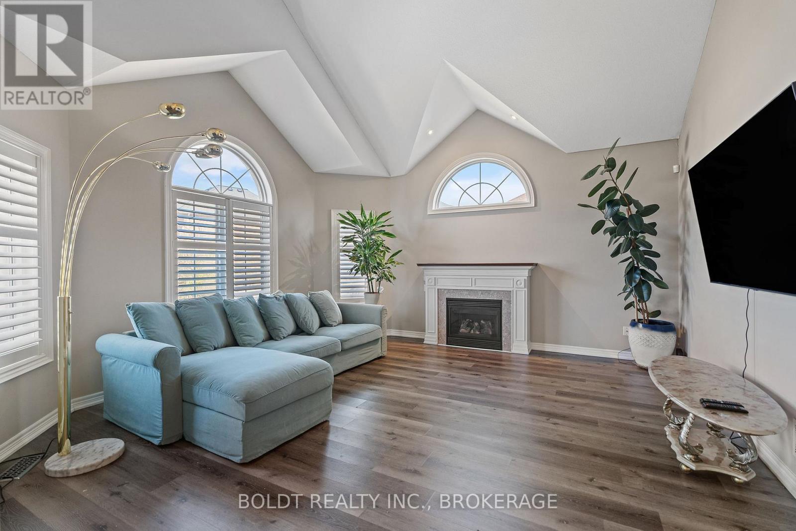 8114 Windsong Drive, Niagara Falls, Ontario  L2H 3M4 - Photo 4 - X12662088