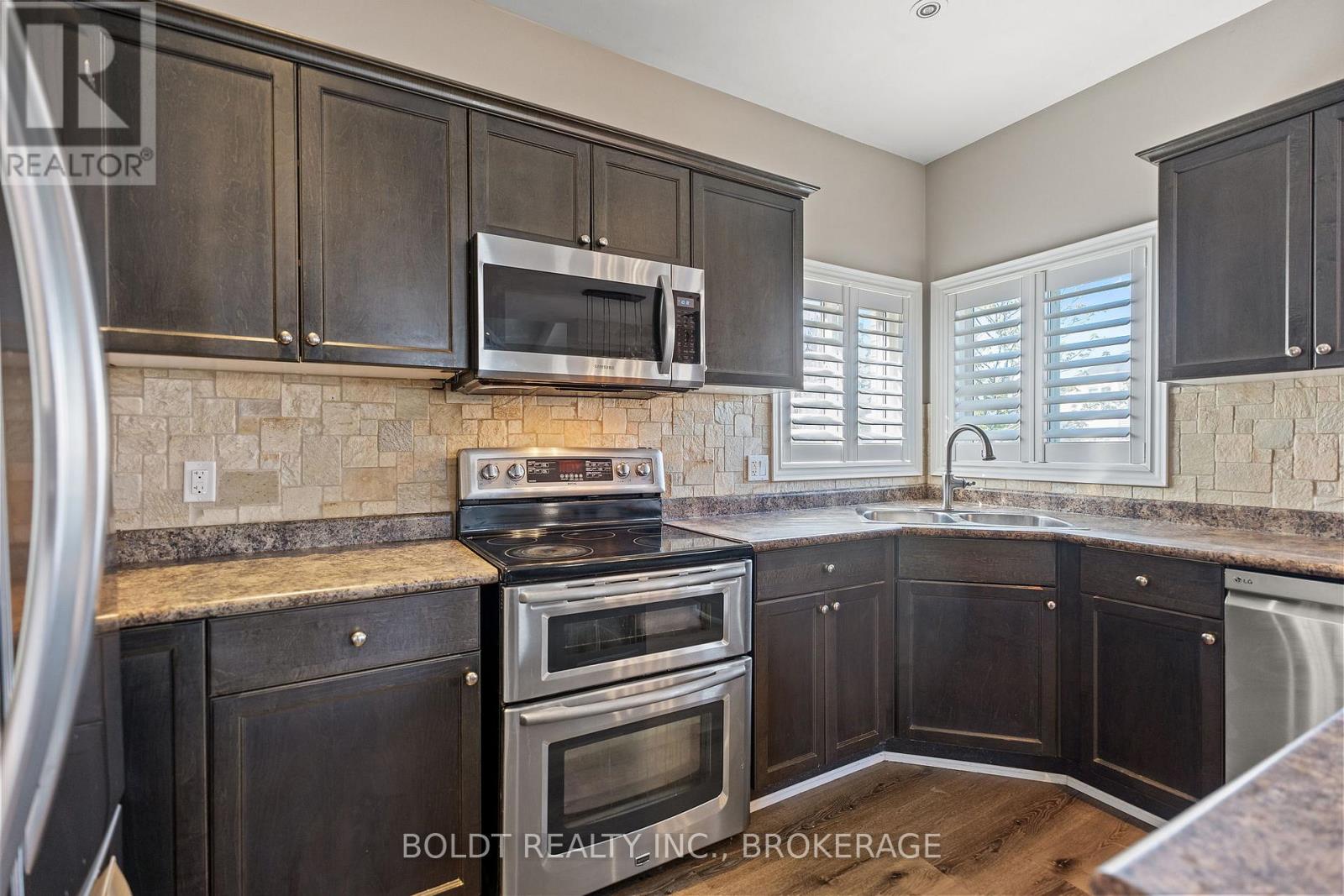 8114 Windsong Drive, Niagara Falls, Ontario  L2H 3M4 - Photo 7 - X12662088