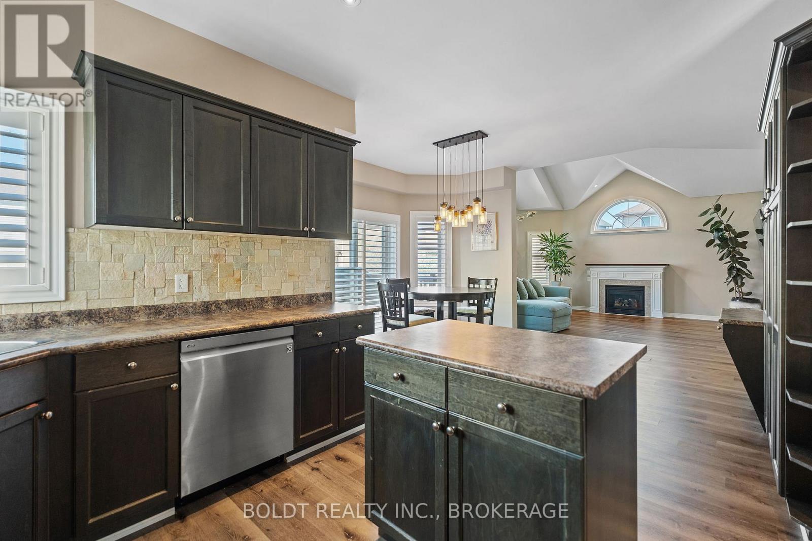 8114 Windsong Drive, Niagara Falls, Ontario  L2H 3M4 - Photo 8 - X12662088