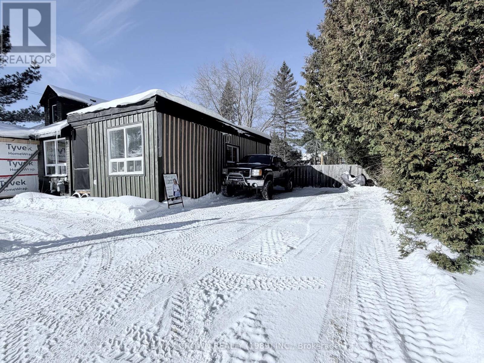 156 Main Street, Sundridge, Ontario  P0A 1Z0 - Photo 2 - X12661844