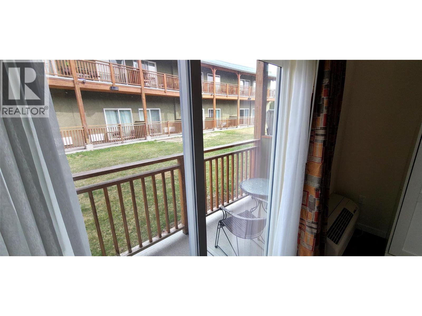 6203 Willow Avenue Summerland Photo 11