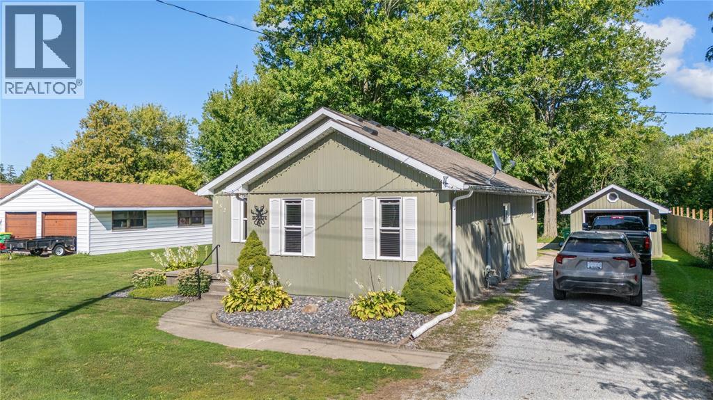 452 Maude Street, Petrolia, Ontario  N0N 1E0 - Photo 3 - 25021994