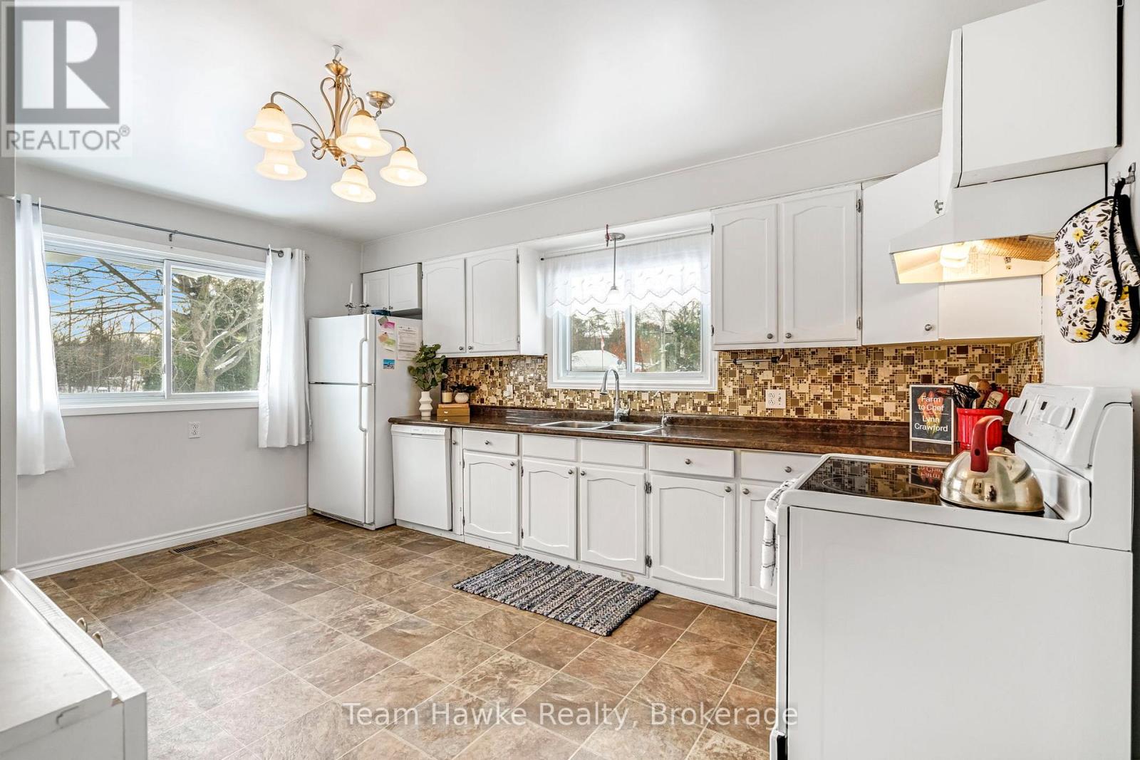 264 Kingfisher Avenue, Tay (Port Mcnicoll), Ontario  L0K 1R0 - Photo 10 - S12661814