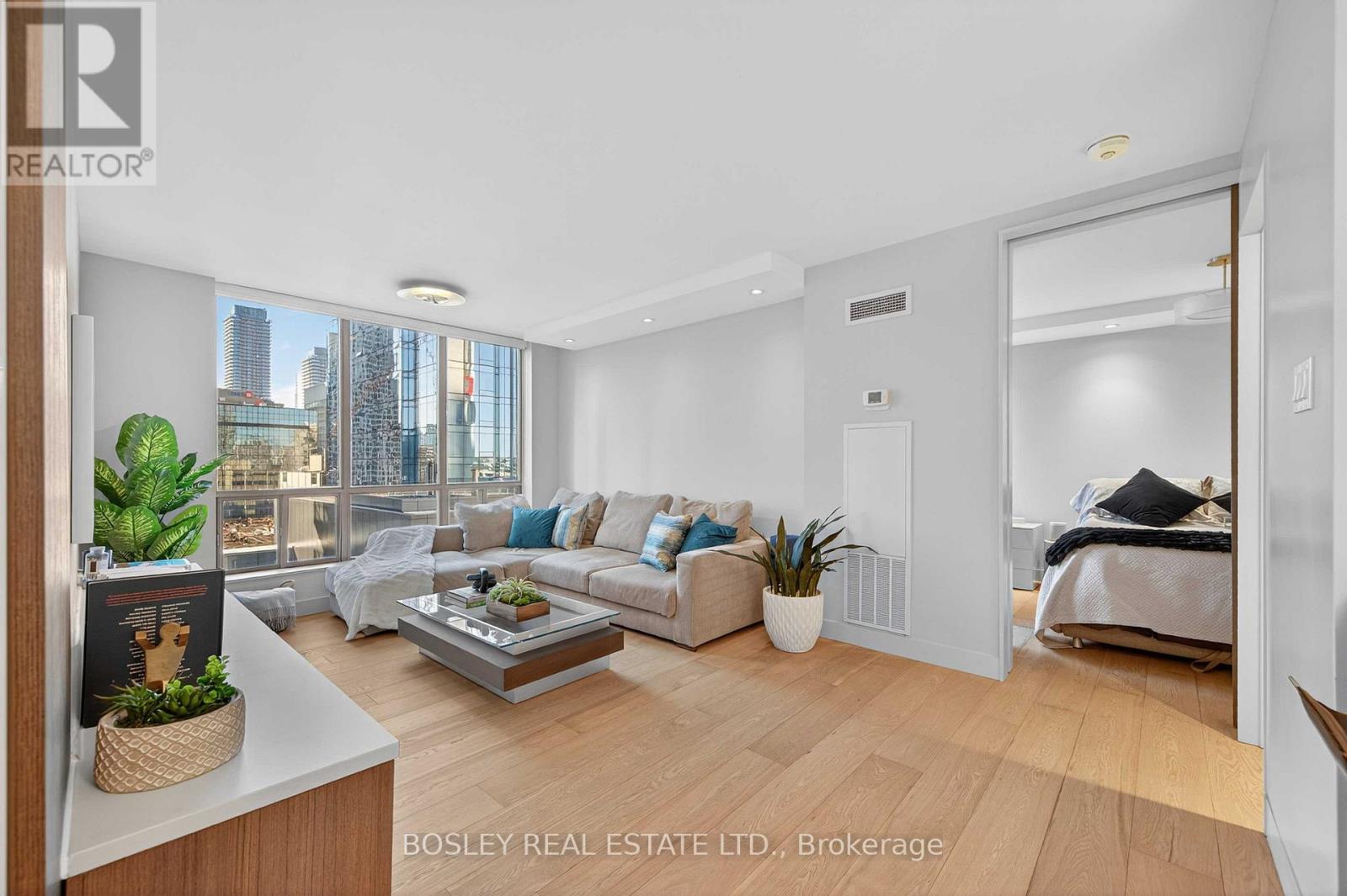 1502 - 40 Scollard Street, Toronto, Ontario  M5R 3S1 - Photo 3 - C12661744