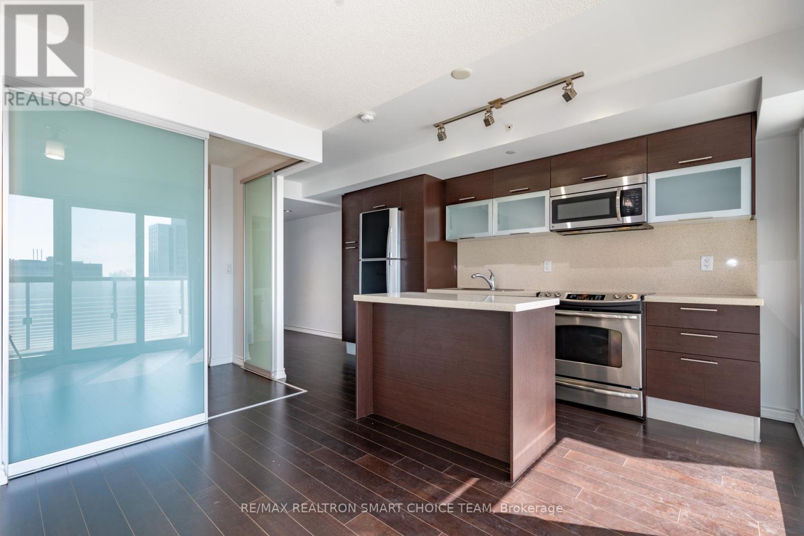 1914 - 386 Yonge Street, Toronto, Ontario  M5B 0A5 - Photo 3 - C12661872