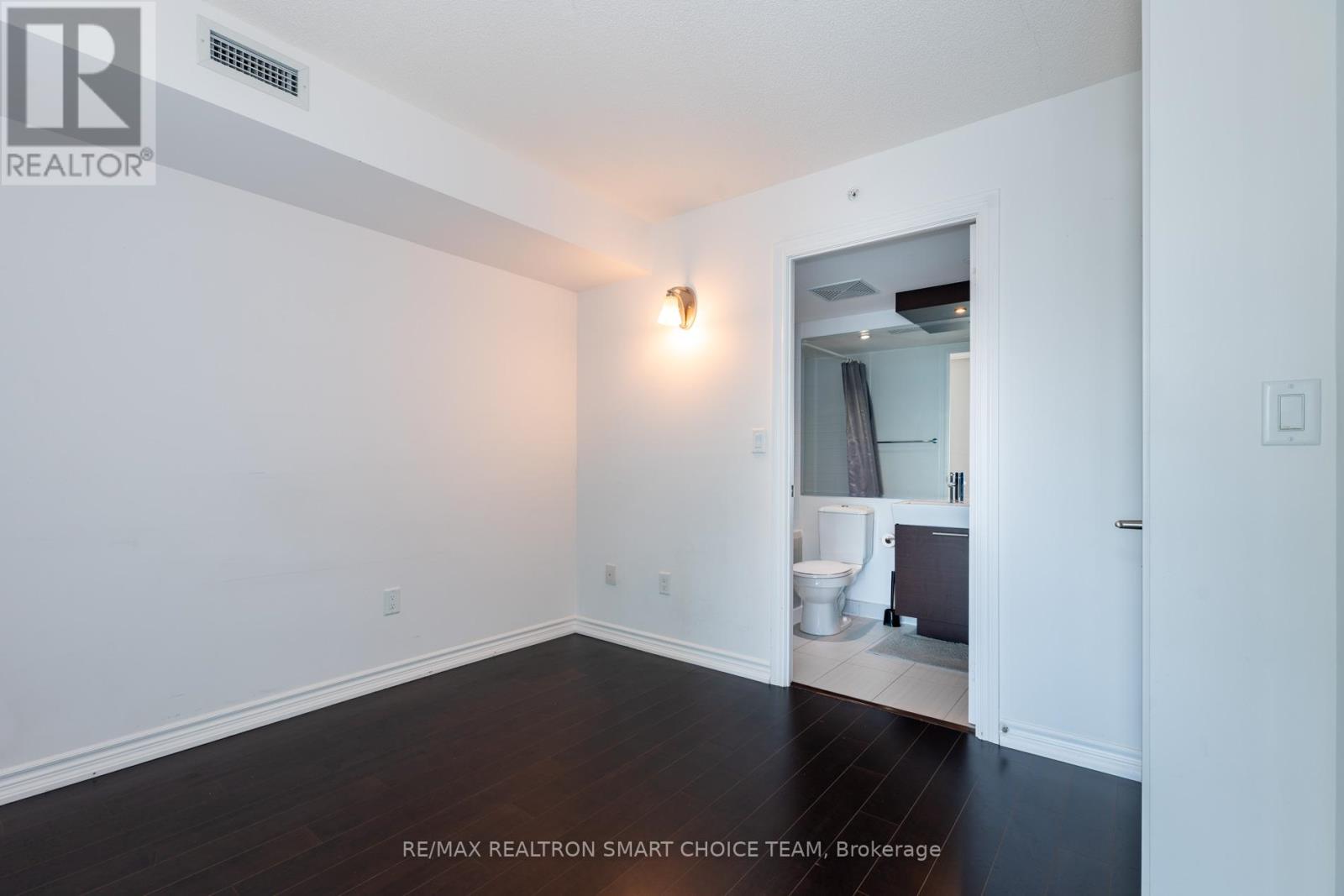 1914 - 386 Yonge Street, Toronto, Ontario  M5B 0A5 - Photo 5 - C12661872