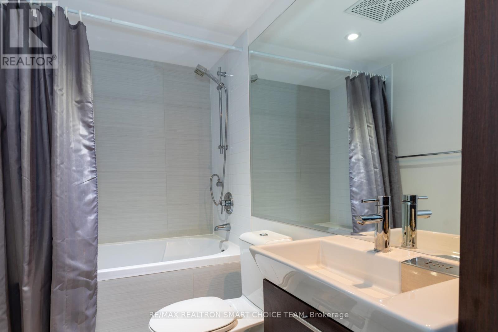 1914 - 386 Yonge Street, Toronto, Ontario  M5B 0A5 - Photo 7 - C12661872