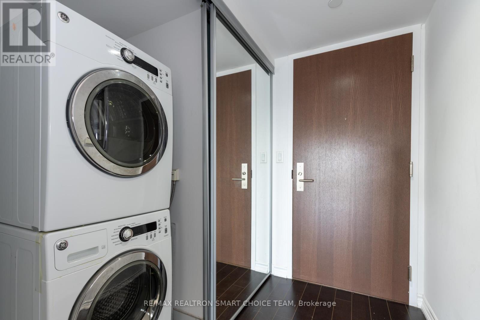 1914 - 386 Yonge Street, Toronto, Ontario  M5B 0A5 - Photo 8 - C12661872