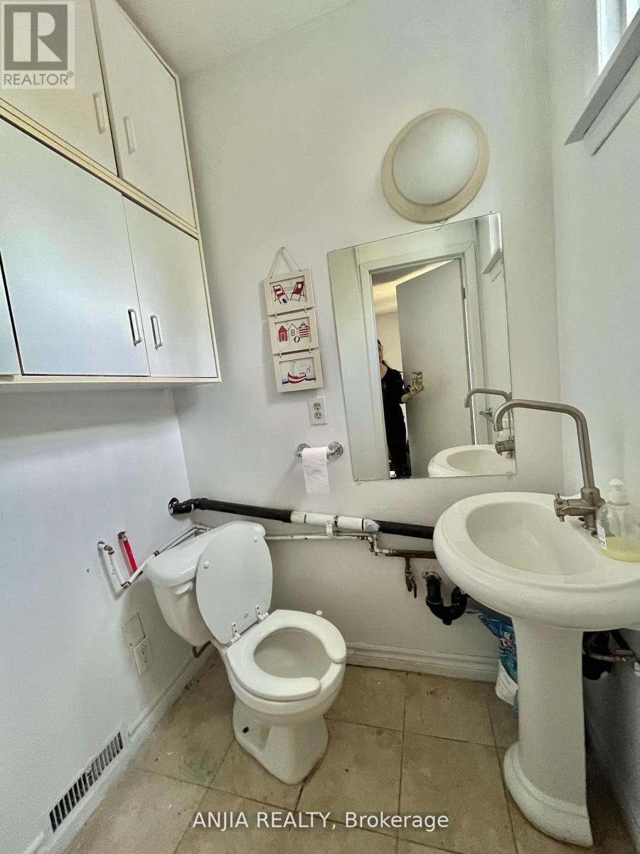 Unit 3 Bedroom 3 - 256 Homewood Avenue, Toronto, Ontario  M2R 2N3 - Photo 13 - C12662092