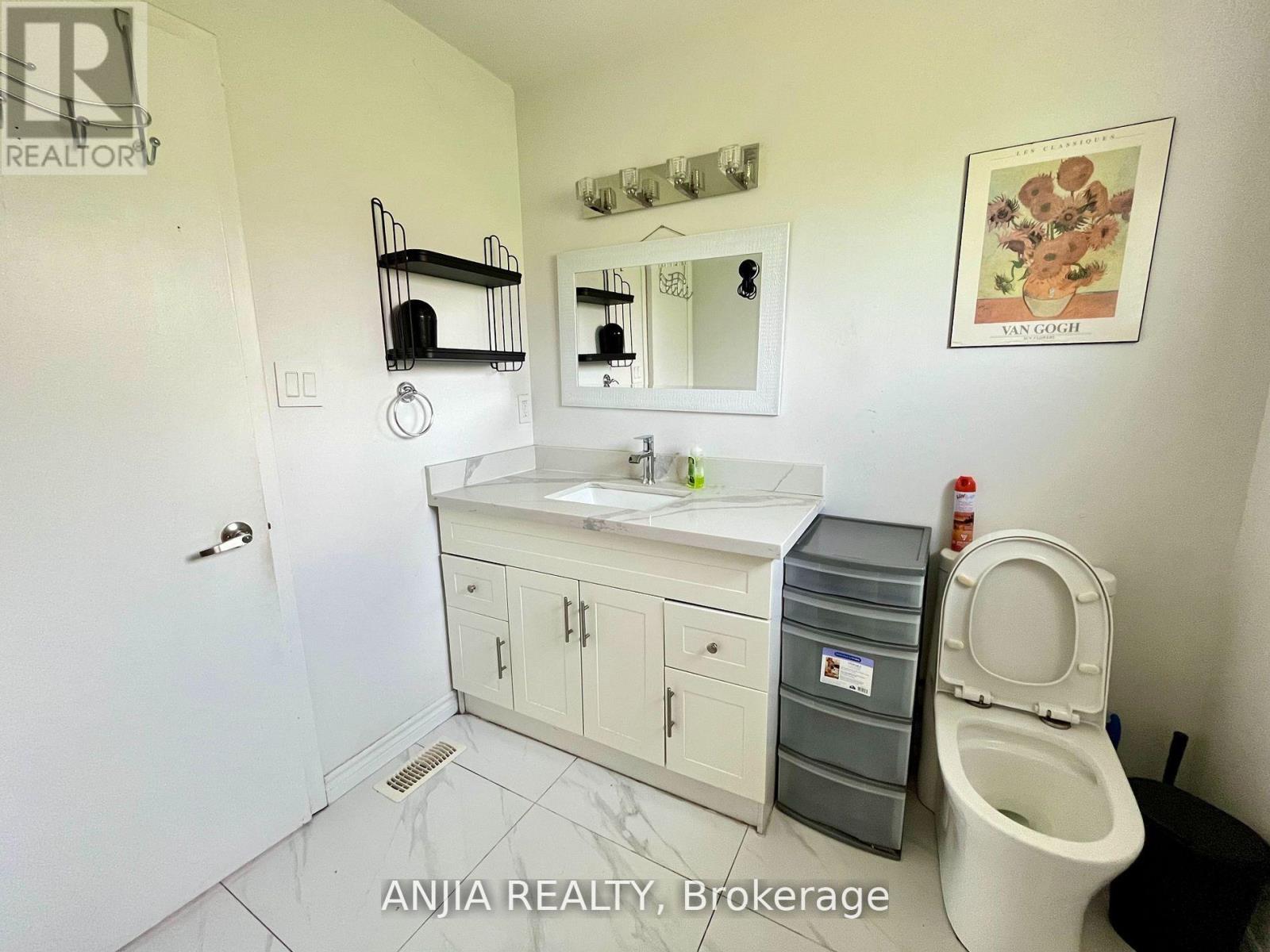 Unit 3 Bedroom 3 - 256 Homewood Avenue, Toronto, Ontario  M2R 2N3 - Photo 9 - C12662092