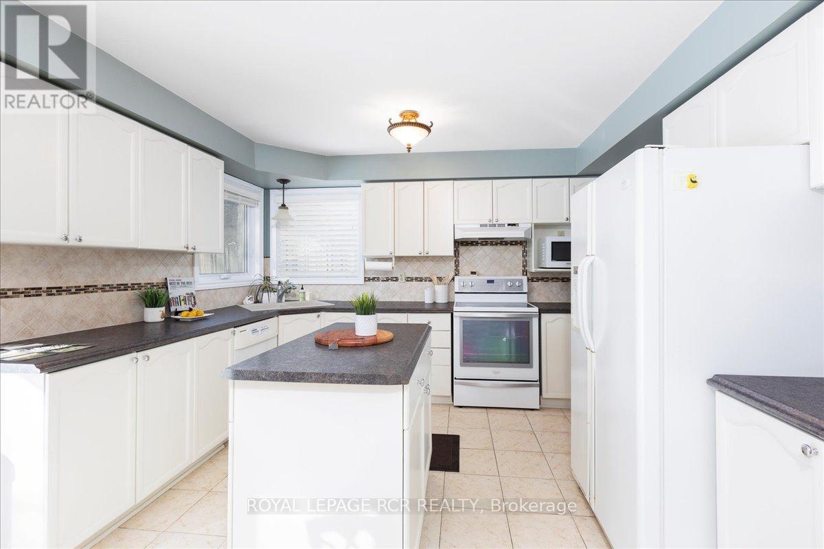 38 Chipperfield Crescent, Whitby, Ontario  L1R 1N9 - Photo 13 - E12661916