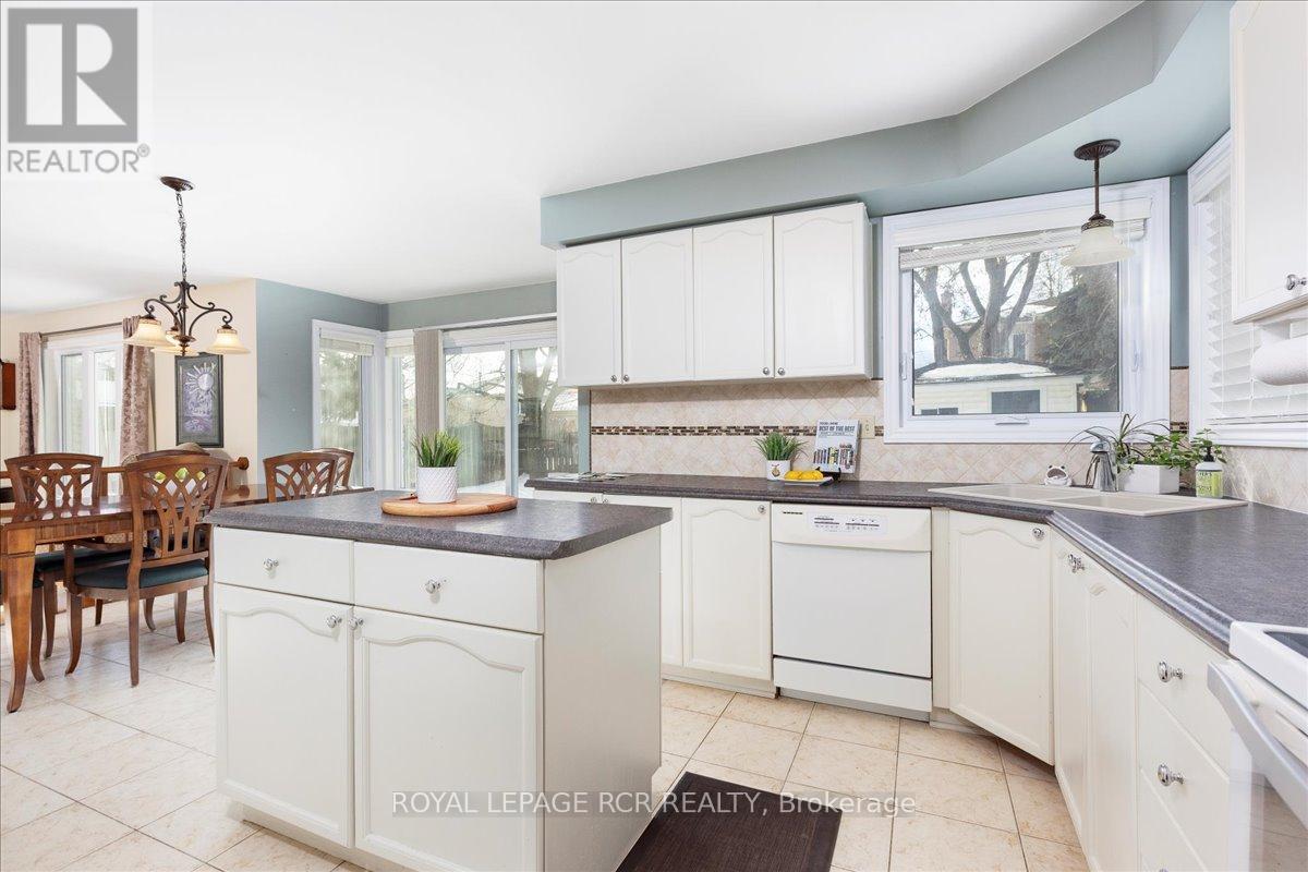 38 Chipperfield Crescent, Whitby, Ontario  L1R 1N9 - Photo 14 - E12661916