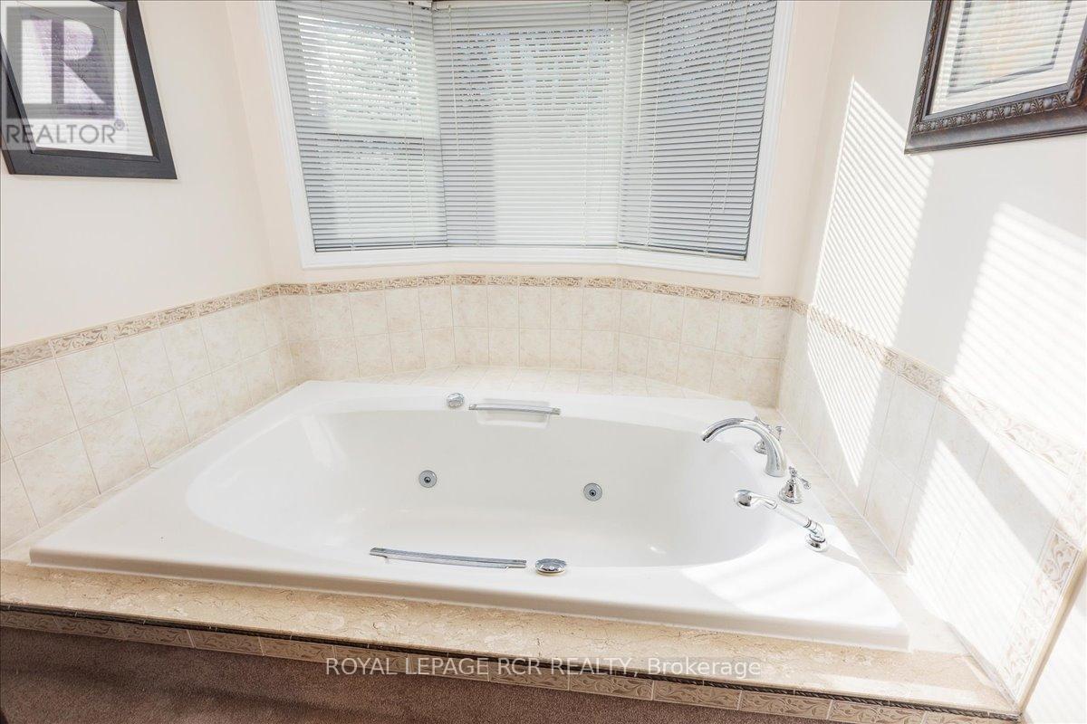 38 Chipperfield Crescent, Whitby, Ontario  L1R 1N9 - Photo 24 - E12661916