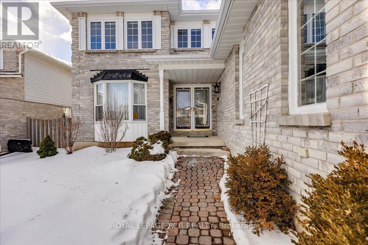 38 Chipperfield Crescent, Whitby, Ontario  L1R 1N9 - Photo 3 - E12661916