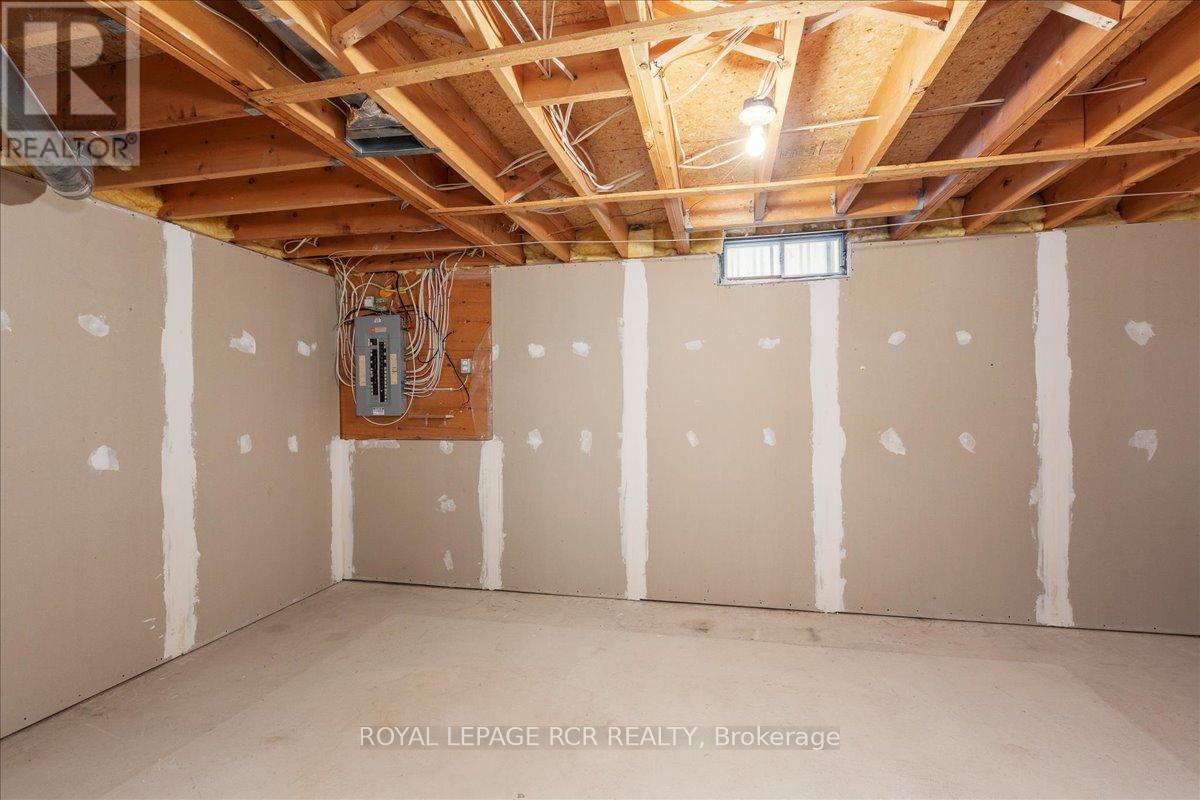 38 Chipperfield Crescent, Whitby, Ontario  L1R 1N9 - Photo 32 - E12661916