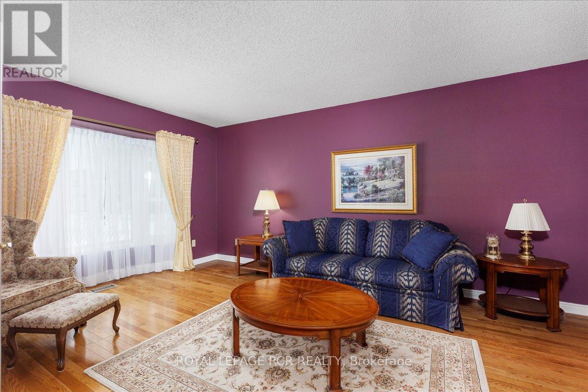 38 Chipperfield Crescent, Whitby, Ontario  L1R 1N9 - Photo 6 - E12661916