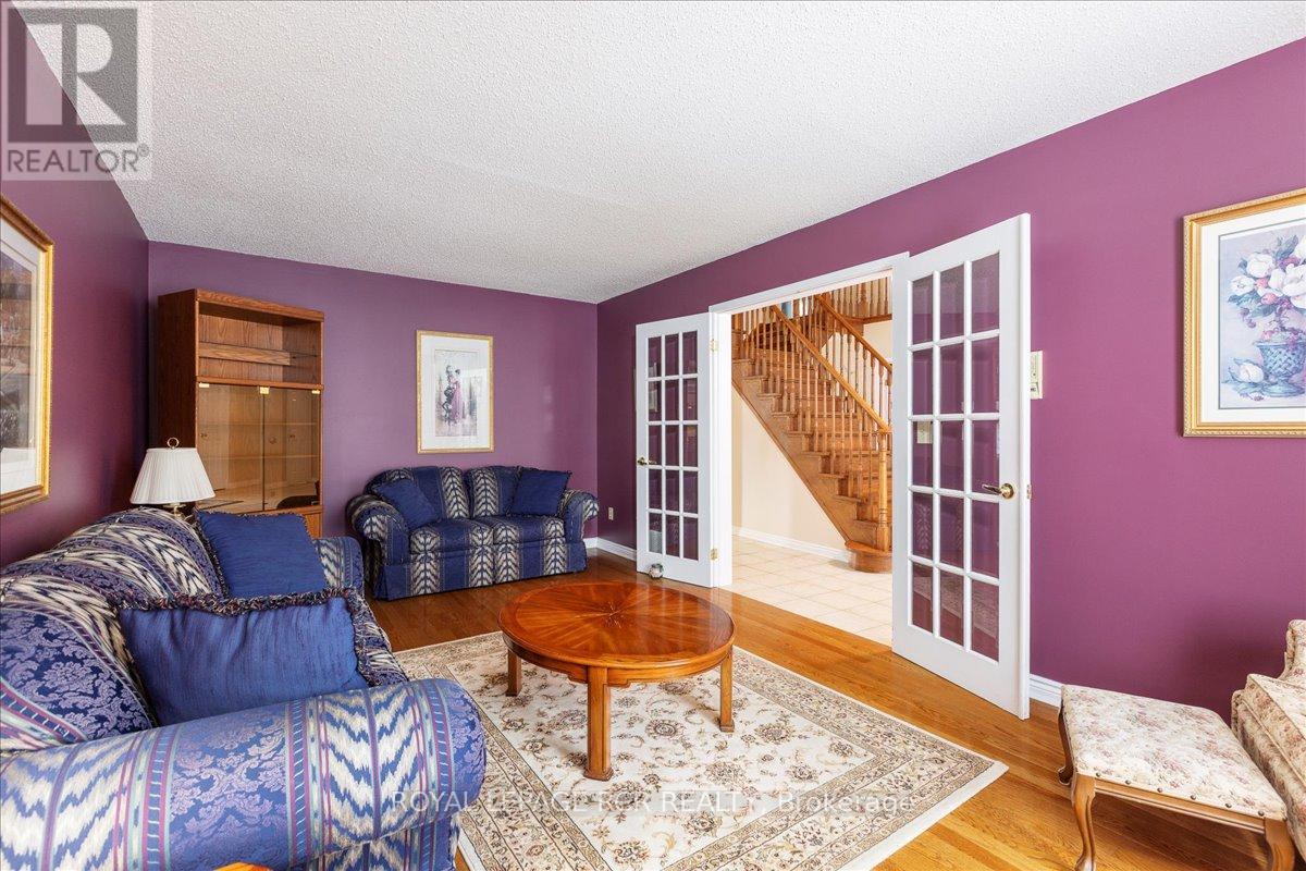 38 Chipperfield Crescent, Whitby, Ontario  L1R 1N9 - Photo 7 - E12661916