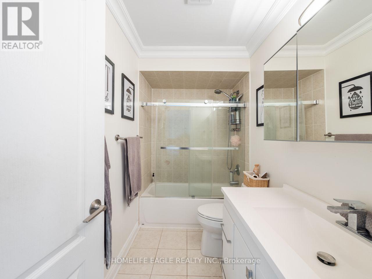 15 Eve Court, Bradford West Gwillimbury, Ontario  L3Z 3H6 - Photo 10 - N12661894