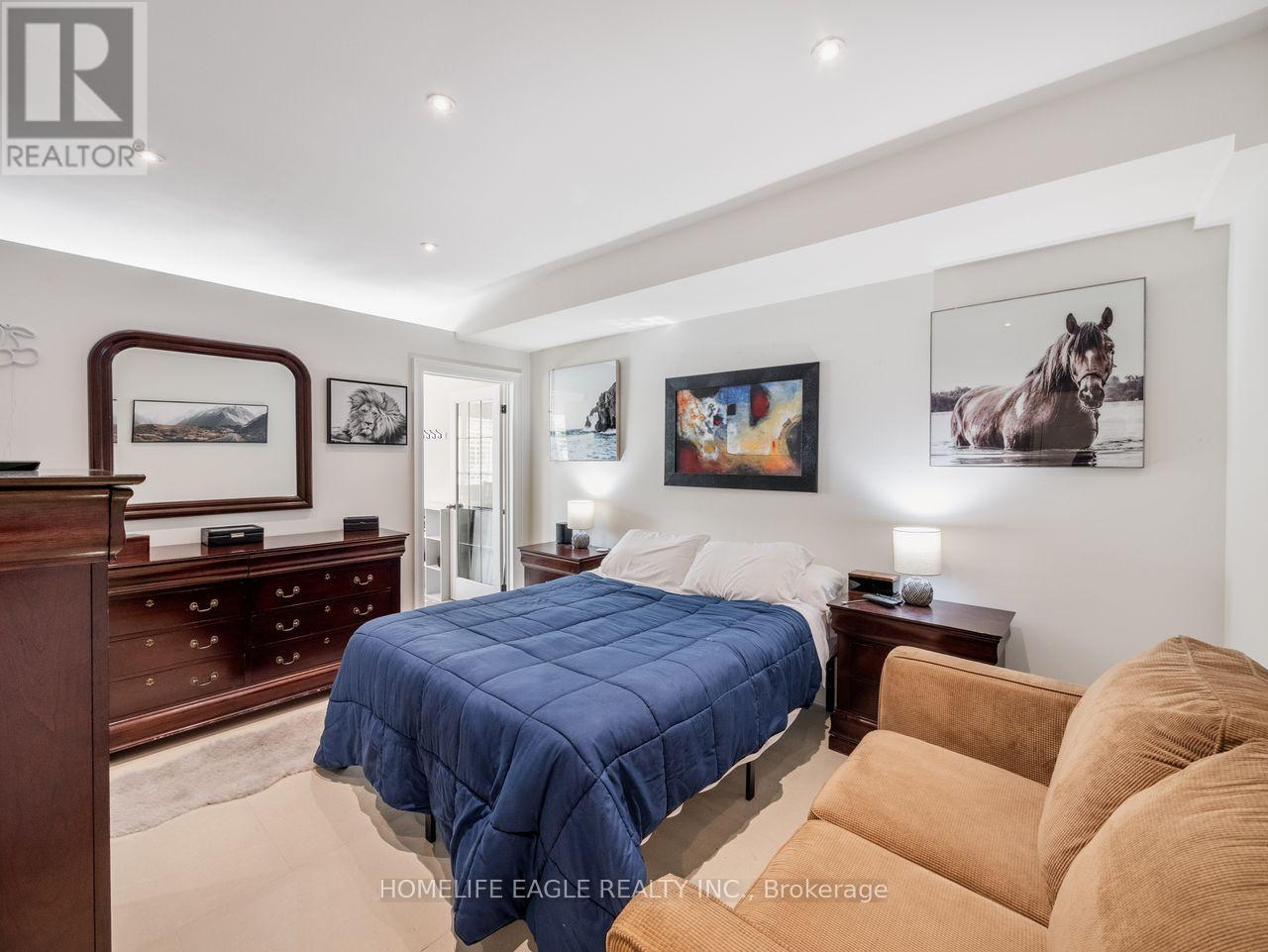 15 Eve Court, Bradford West Gwillimbury, Ontario  L3Z 3H6 - Photo 18 - N12661894